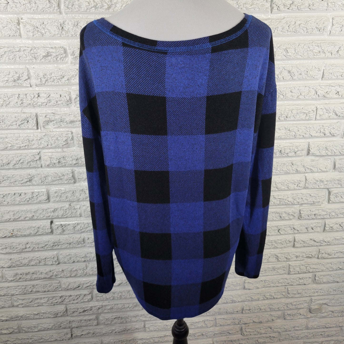 Maurices 24/7 Womens 1X Plus Blue Black Plaid V-Neck Long Sleeve Top PLA44E
