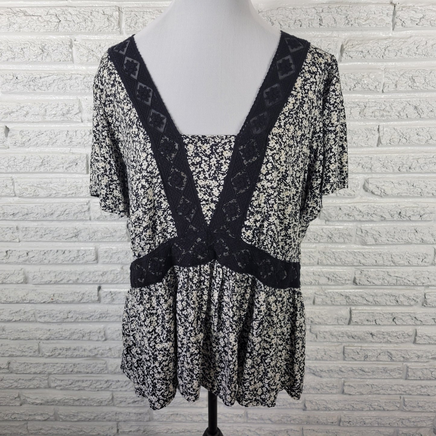 Lane Bryant Womens 20 Plus Black White Floral Lace Trim Blouse FLO303E