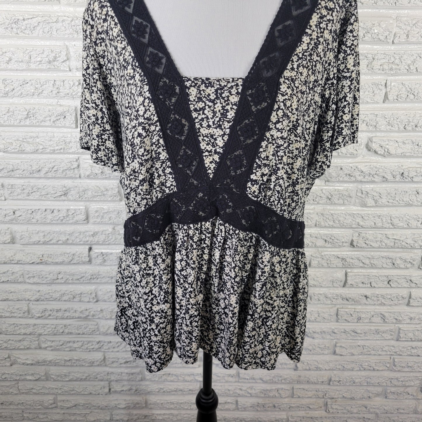 Lane Bryant Womens 20 Plus Black White Floral Lace Trim Blouse FLO303E