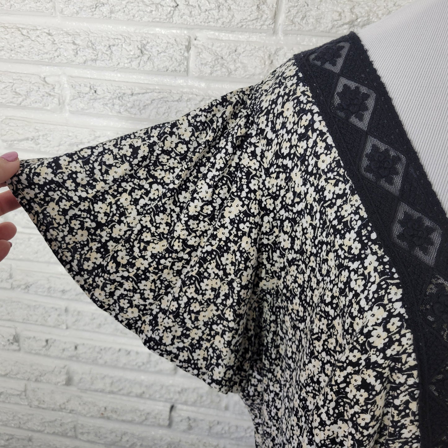Lane Bryant Womens 20 Plus Black White Floral Lace Trim Blouse FLO303E