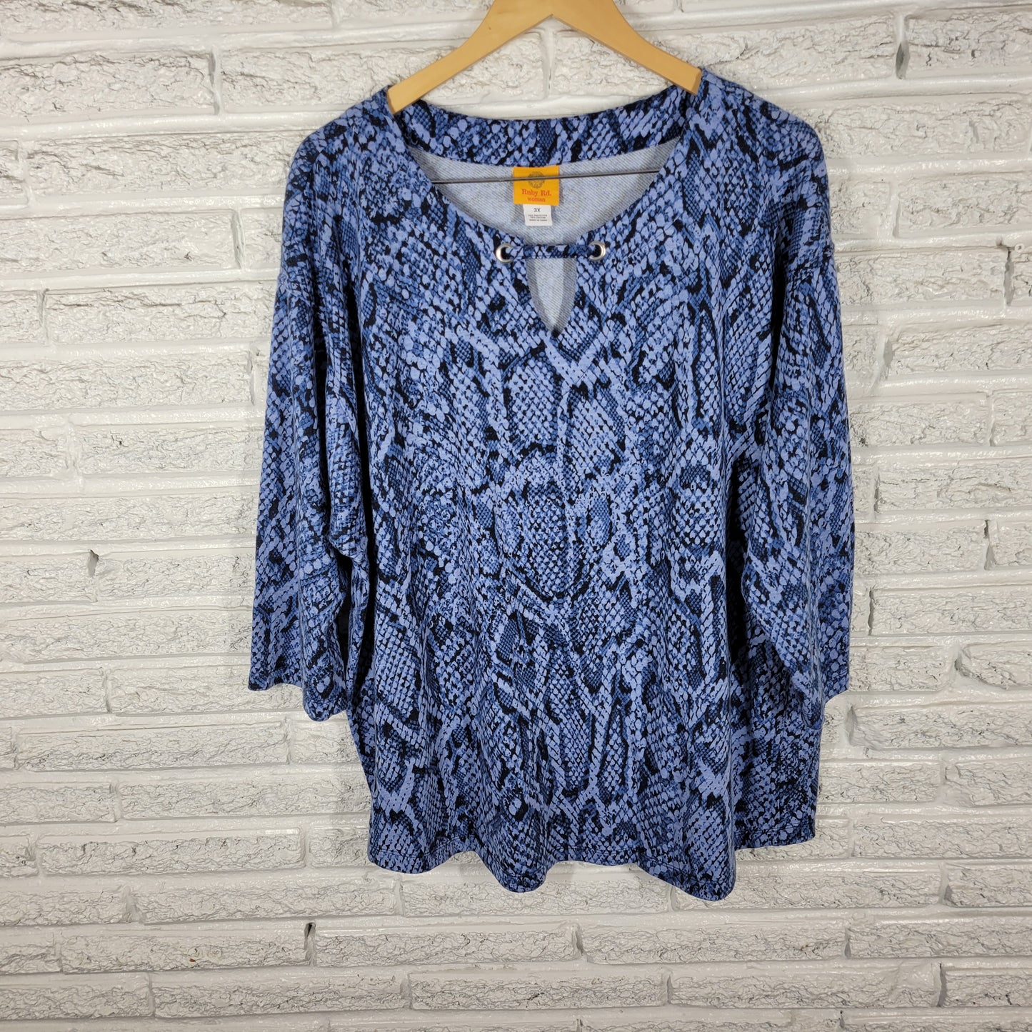 Ruby Rd Women’s 3X Top Blue Animal Print Keyhole Neck 3/4 Sleeve Knit ANI30E