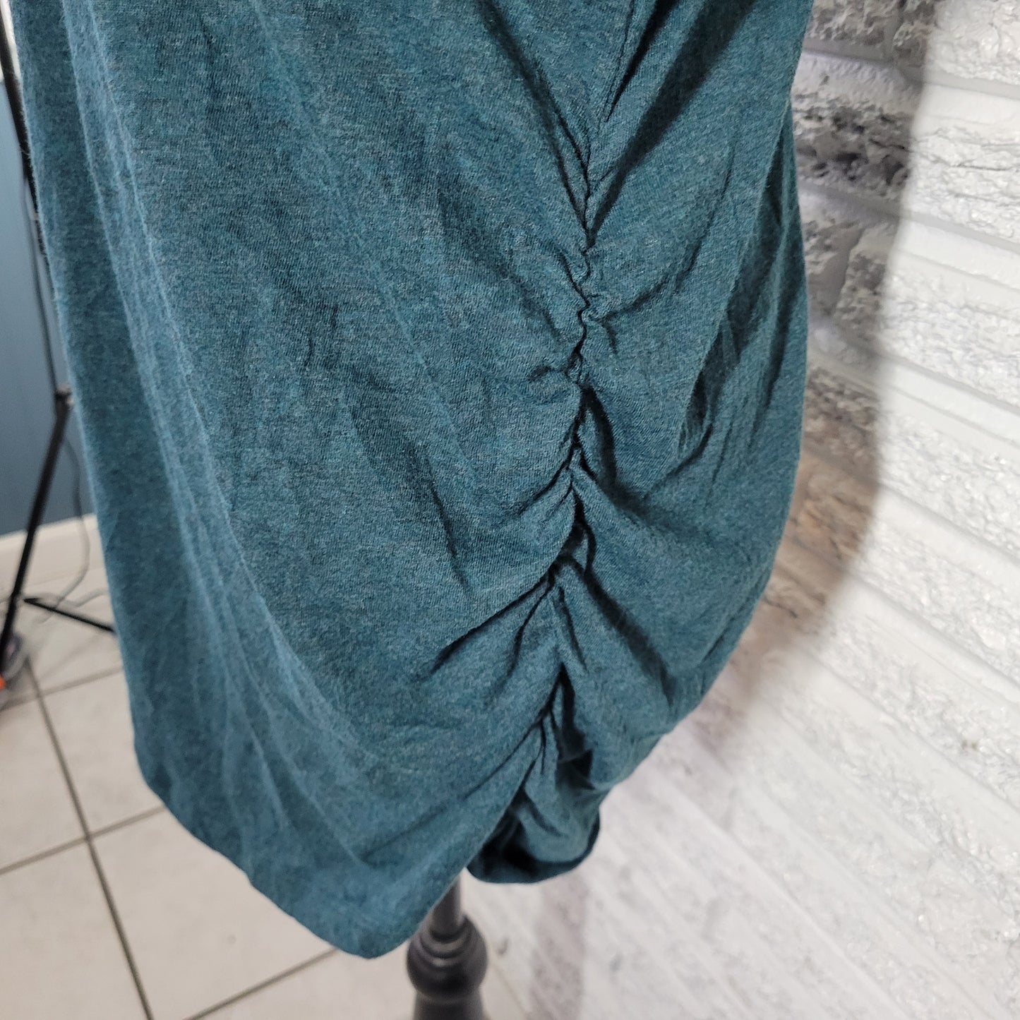 Ingrid & Isabel XL Maternity Tee Tunic Green Ruched Long Sleeve Scoop Neck GRE58