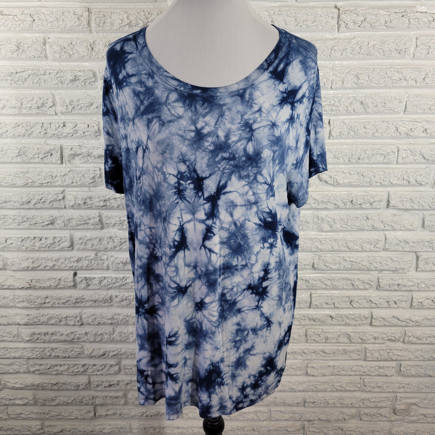 Torrid Super Soft Knits Tunic Tee 1X Blue White Tie Dye Short Sleeve B9E