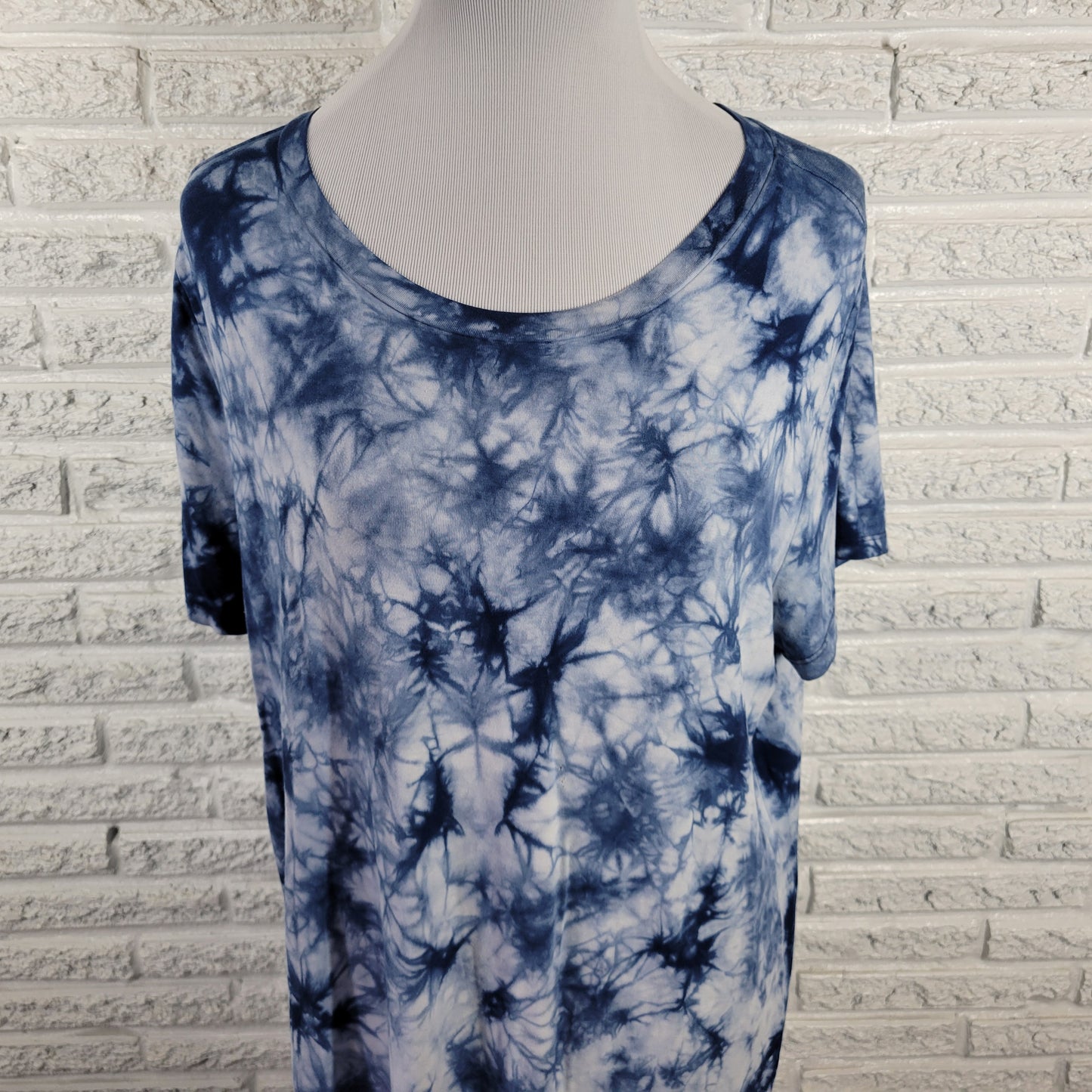 Torrid Super Soft Knits Tunic Tee 1X Blue White Tie Dye Short Sleeve B9E