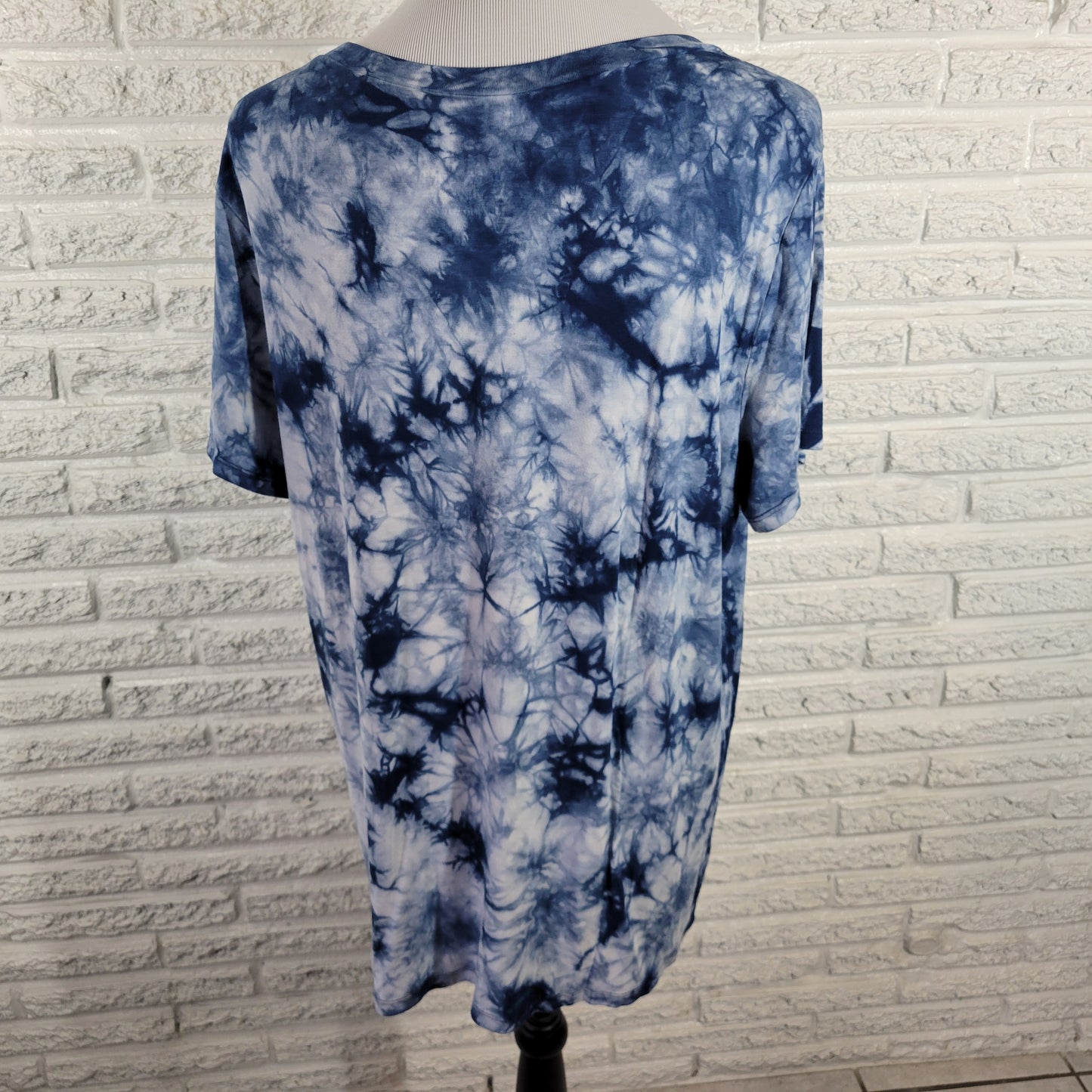 Torrid Super Soft Knits Tunic Tee 1X Blue White Tie Dye Short Sleeve B9E