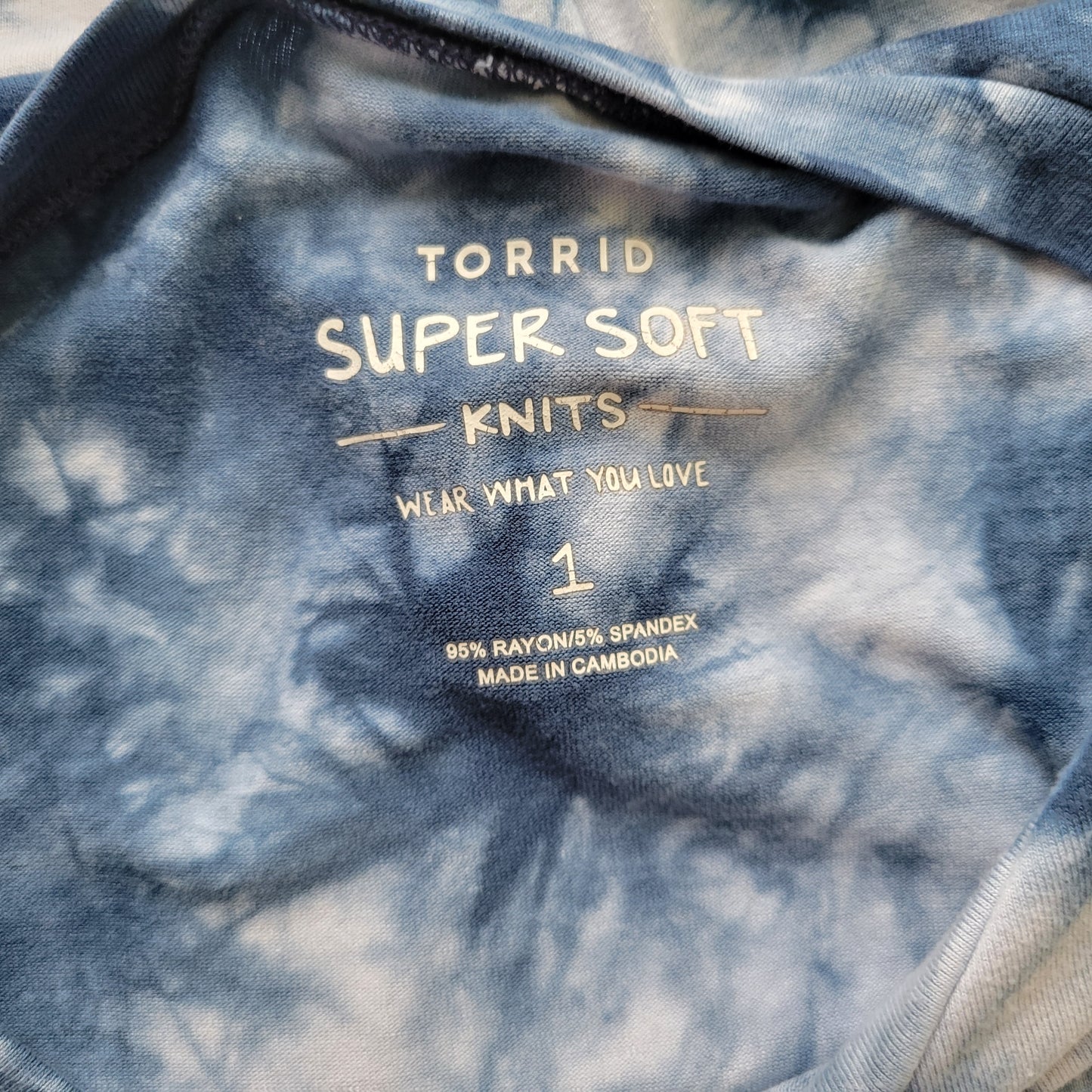 Torrid Super Soft Knits Tunic Tee 1X Blue White Tie Dye Short Sleeve B9E