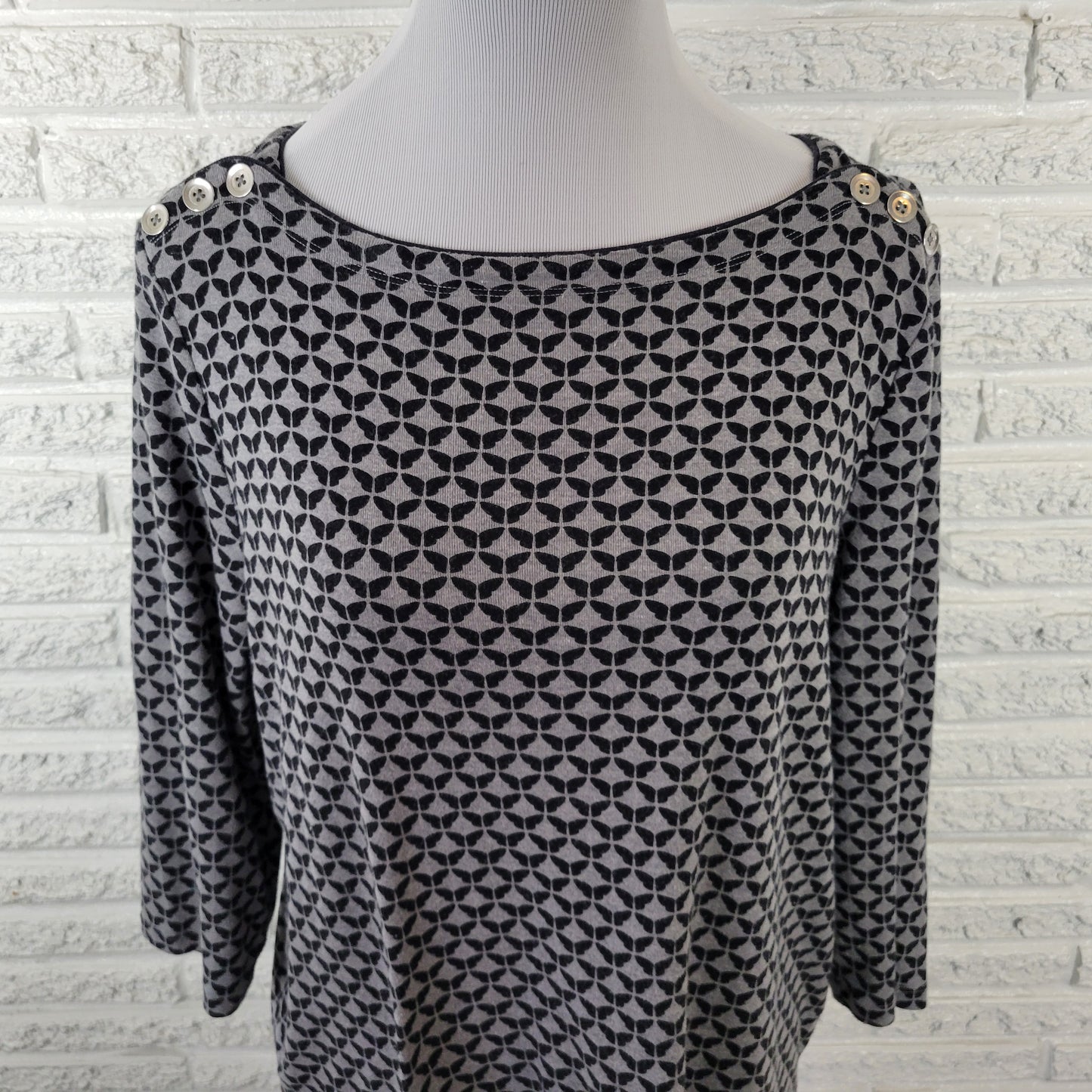 Croft & Barrow XL Top Black Gray Geometric Deco Button Accent 3/4 Sleeve GEO270E