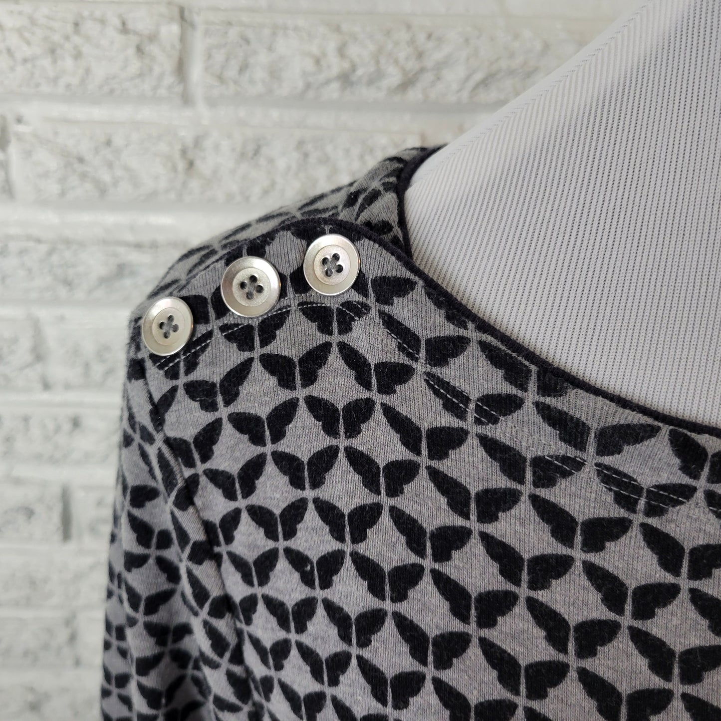 Croft & Barrow XL Top Black Gray Geometric Deco Button Accent 3/4 Sleeve GEO270E