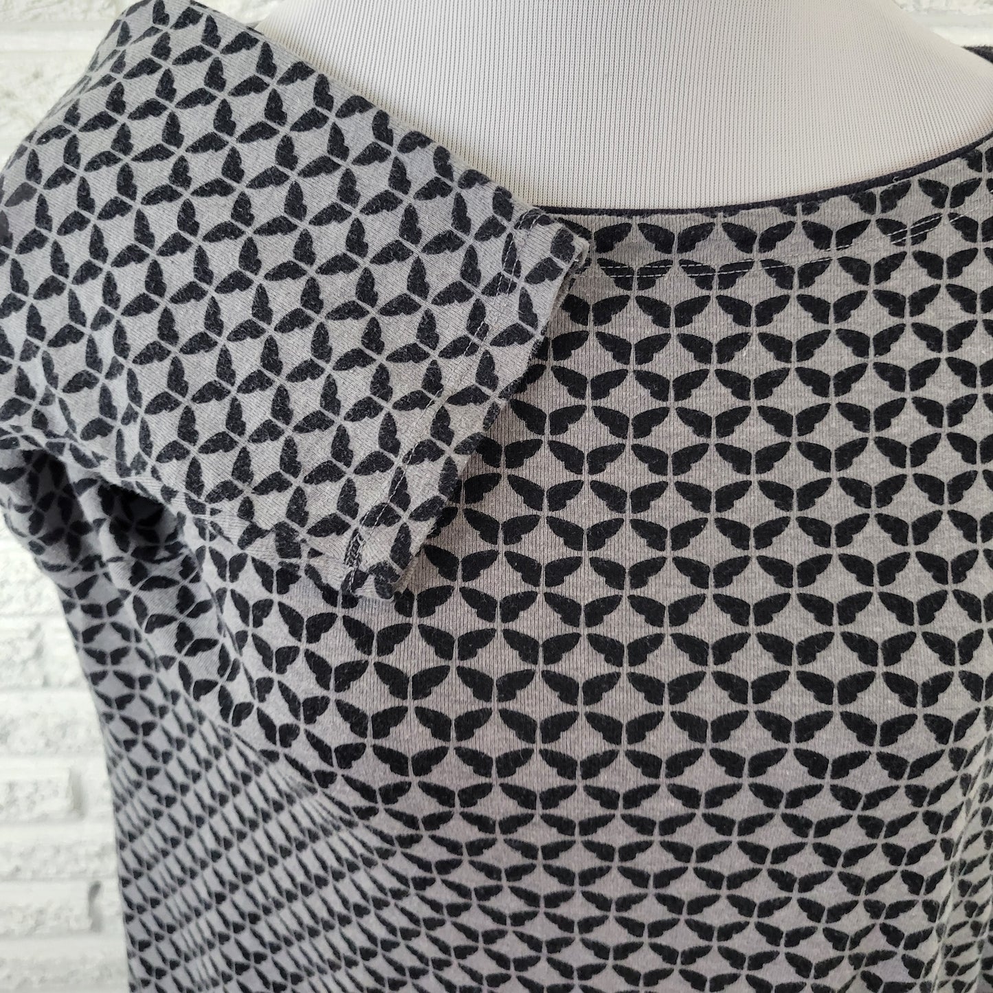 Croft & Barrow XL Top Black Gray Geometric Deco Button Accent 3/4 Sleeve GEO270E