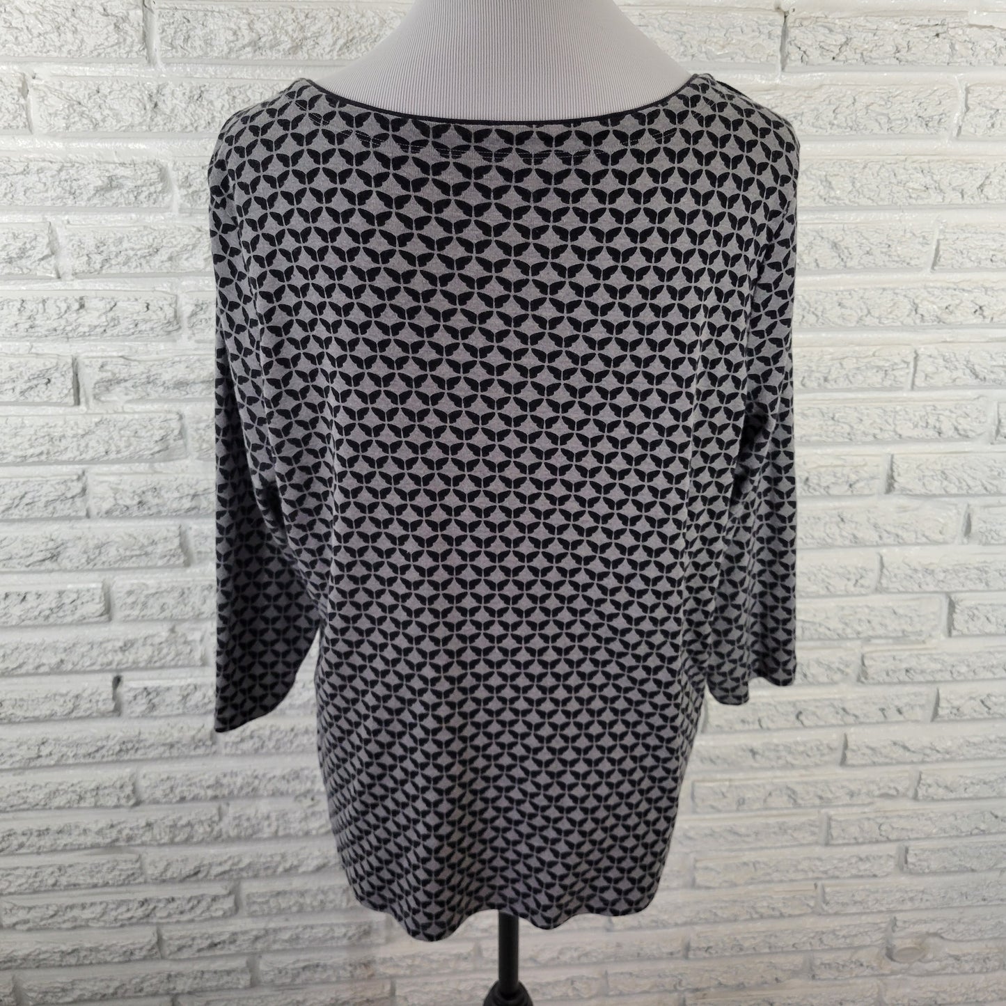 Croft & Barrow XL Top Black Gray Geometric Deco Button Accent 3/4 Sleeve GEO270E