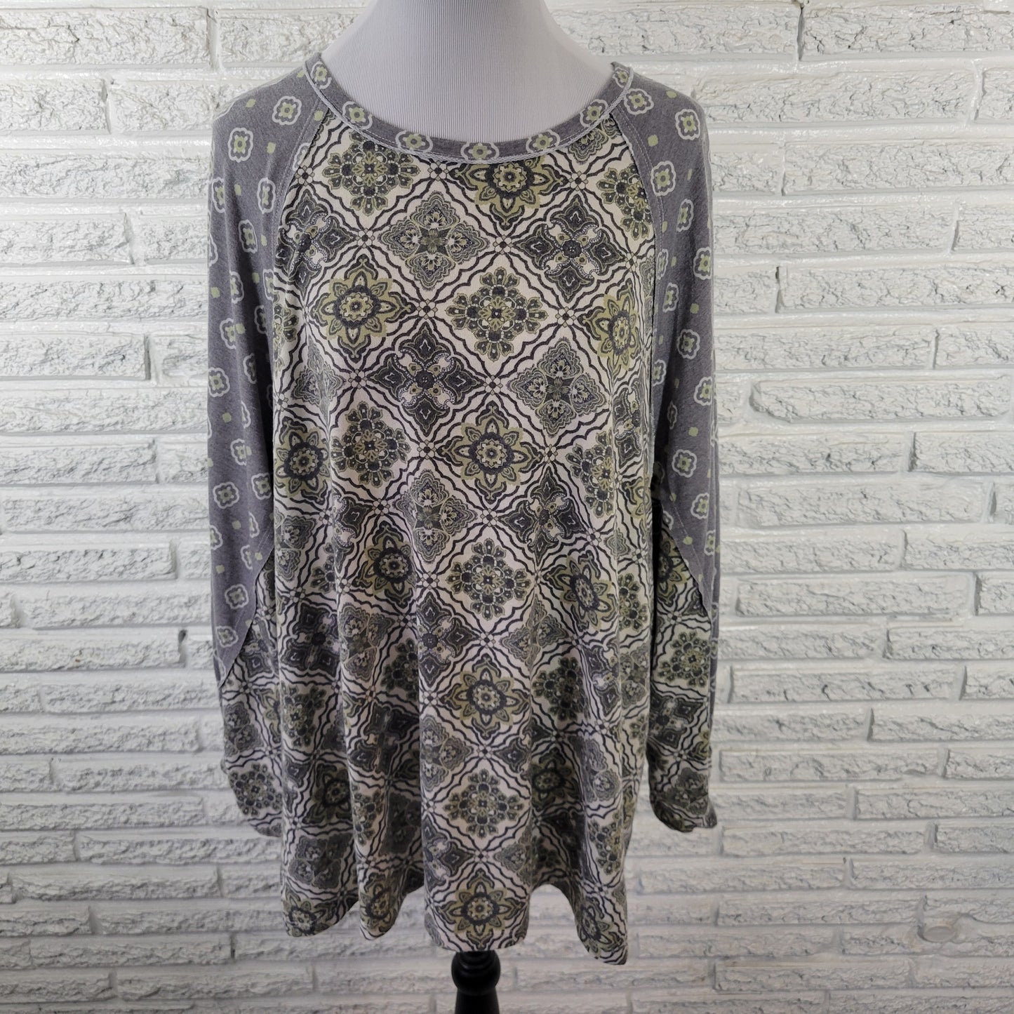 Cato Est 1946 Tunic 18W 20W Gray Green Geometric Long Raglan Sleeve GEO71XE