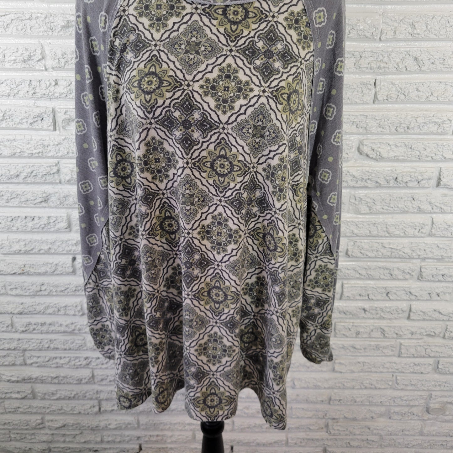 Cato Est 1946 Tunic 18W 20W Gray Green Geometric Long Raglan Sleeve GEO71XE