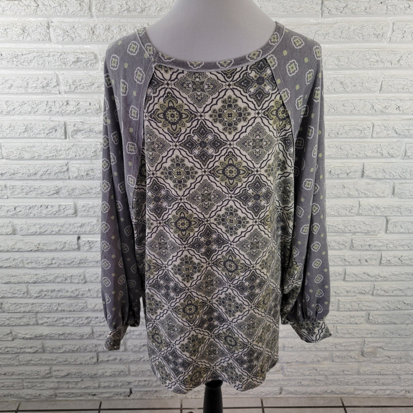 Cato Est 1946 Tunic 18W 20W Gray Green Geometric Long Raglan Sleeve GEO71XE