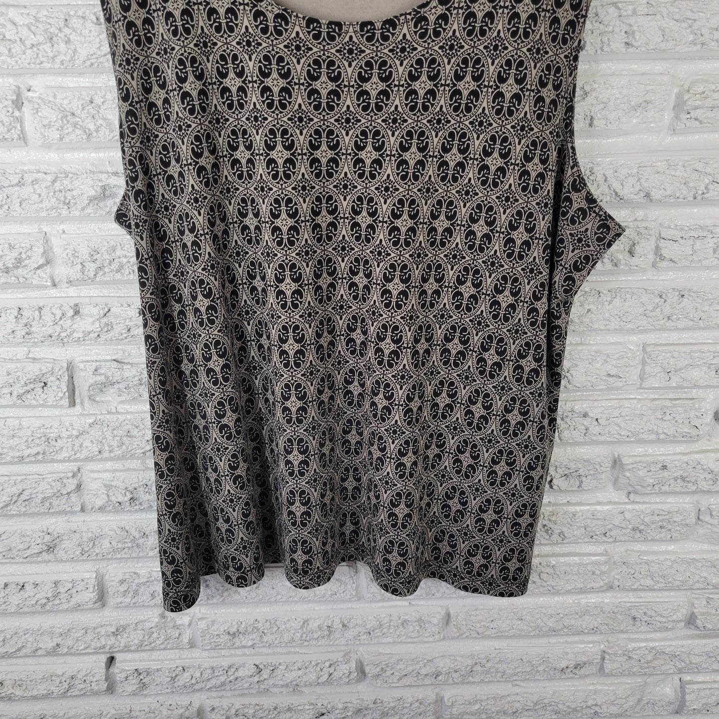 Casual Corner Annex Tank Top Women’s Geometric Black Gray Sleeveless GEO79E