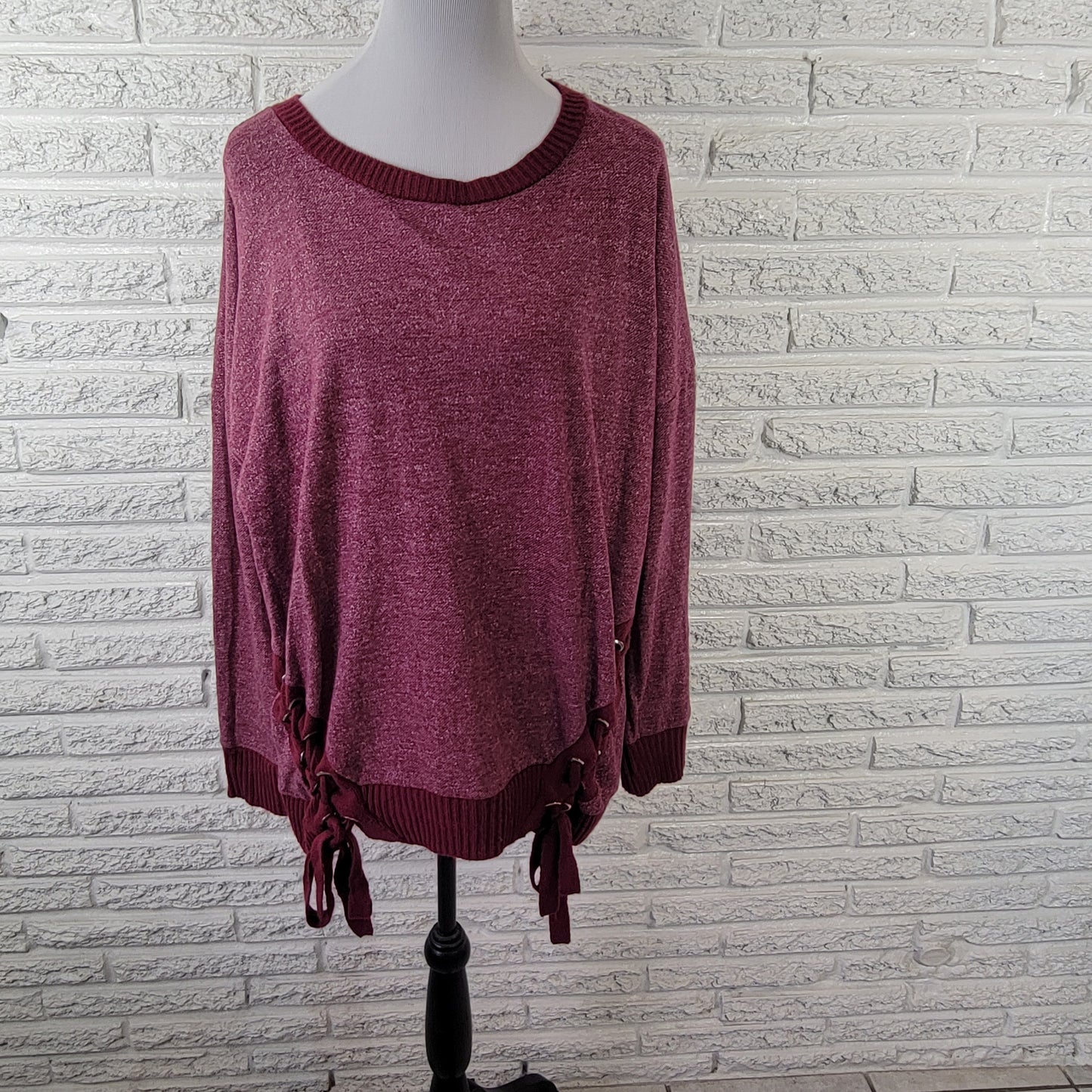 Maurices Women's 1X Sweatshirt Burgundy Plus Size Lace-Up Sides SWE189E