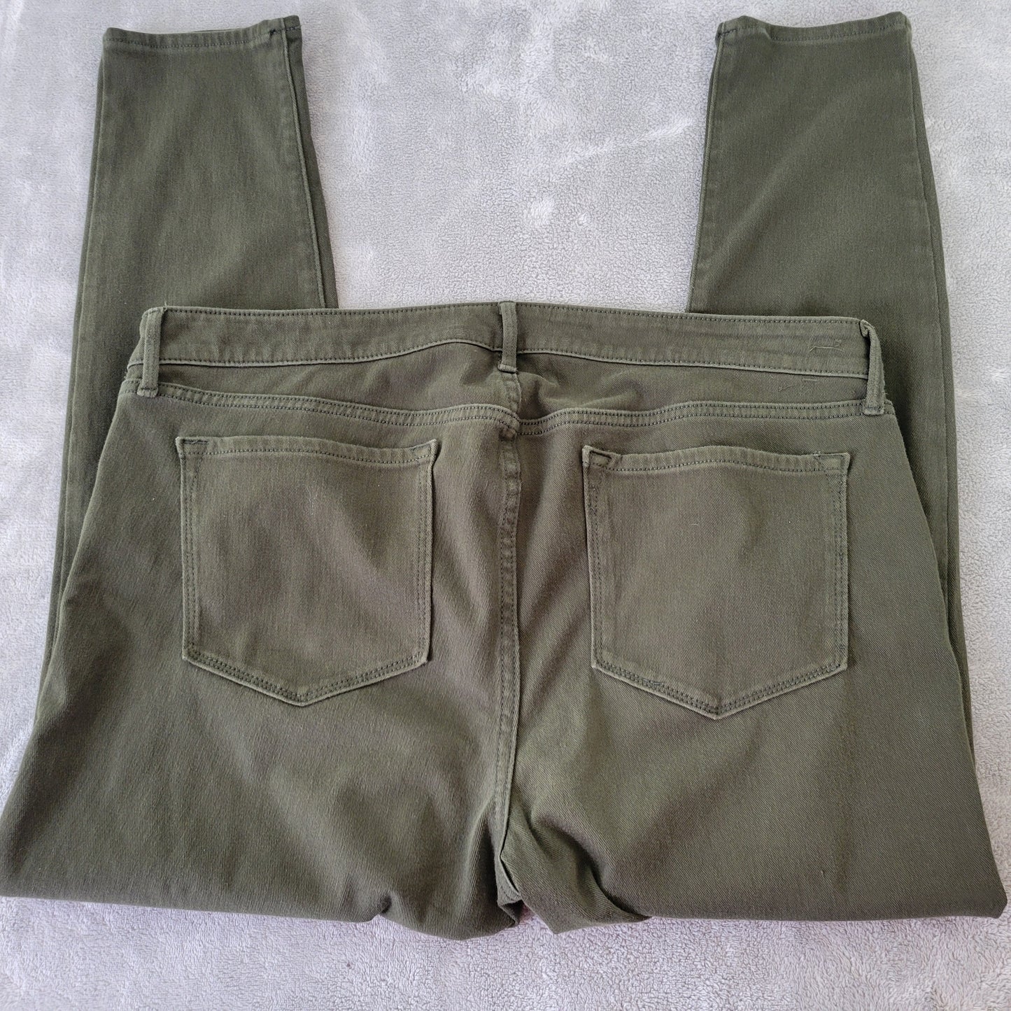 Old Navy Rockstar Super Skinny Jeans 18 Womens Soft Sage Green Stretch SKI10E