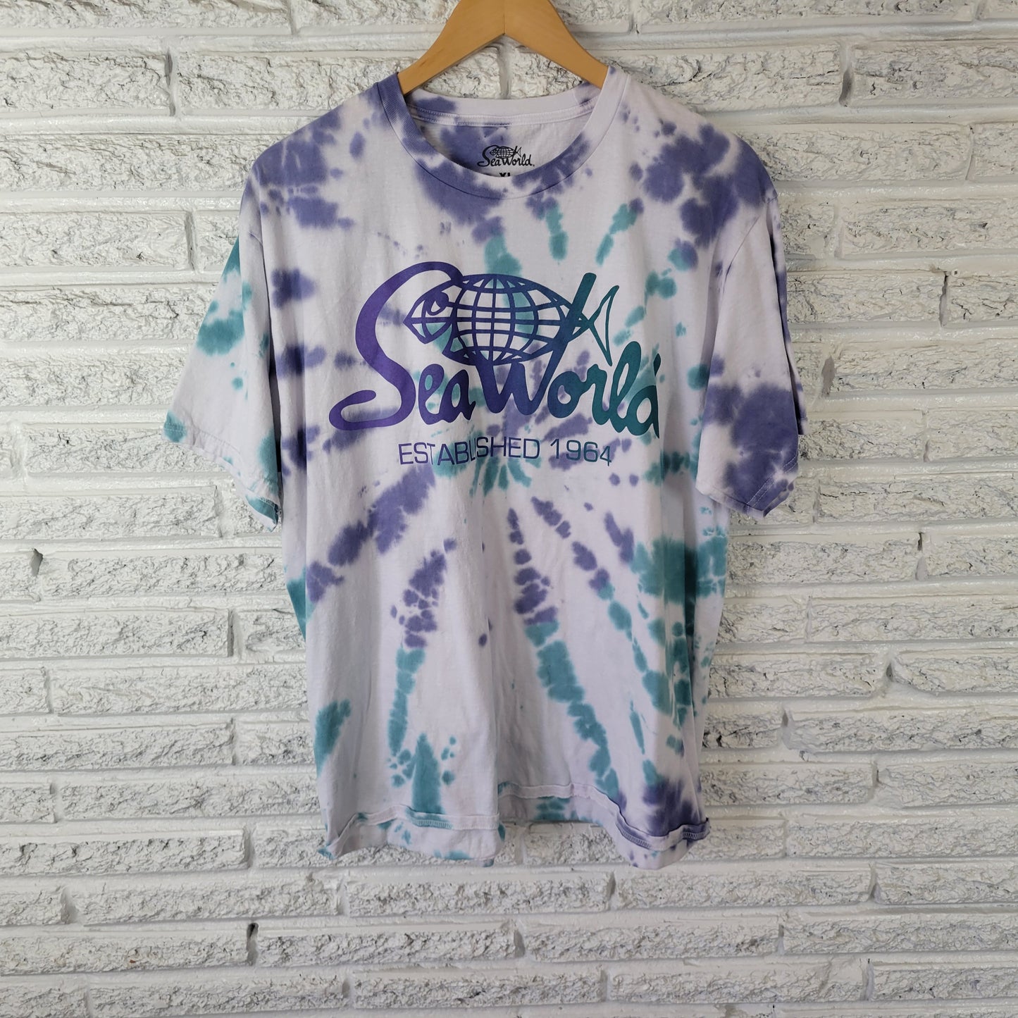 SeaWorld Women's XL T-Shirt Blue Tie-Dye 100% Cotton Jersey Short Sleeve NOV57E