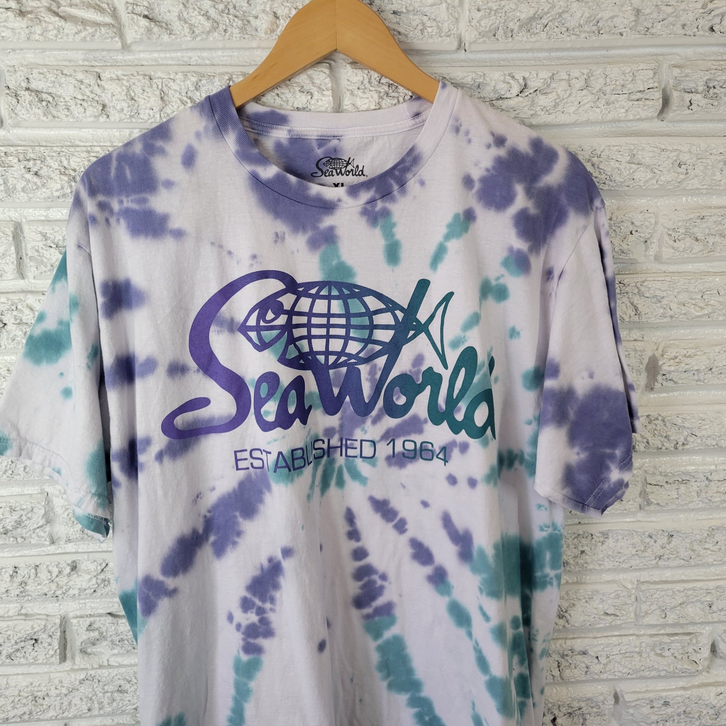 SeaWorld Women's XL T-Shirt Blue Tie-Dye 100% Cotton Jersey Short Sleeve NOV57E