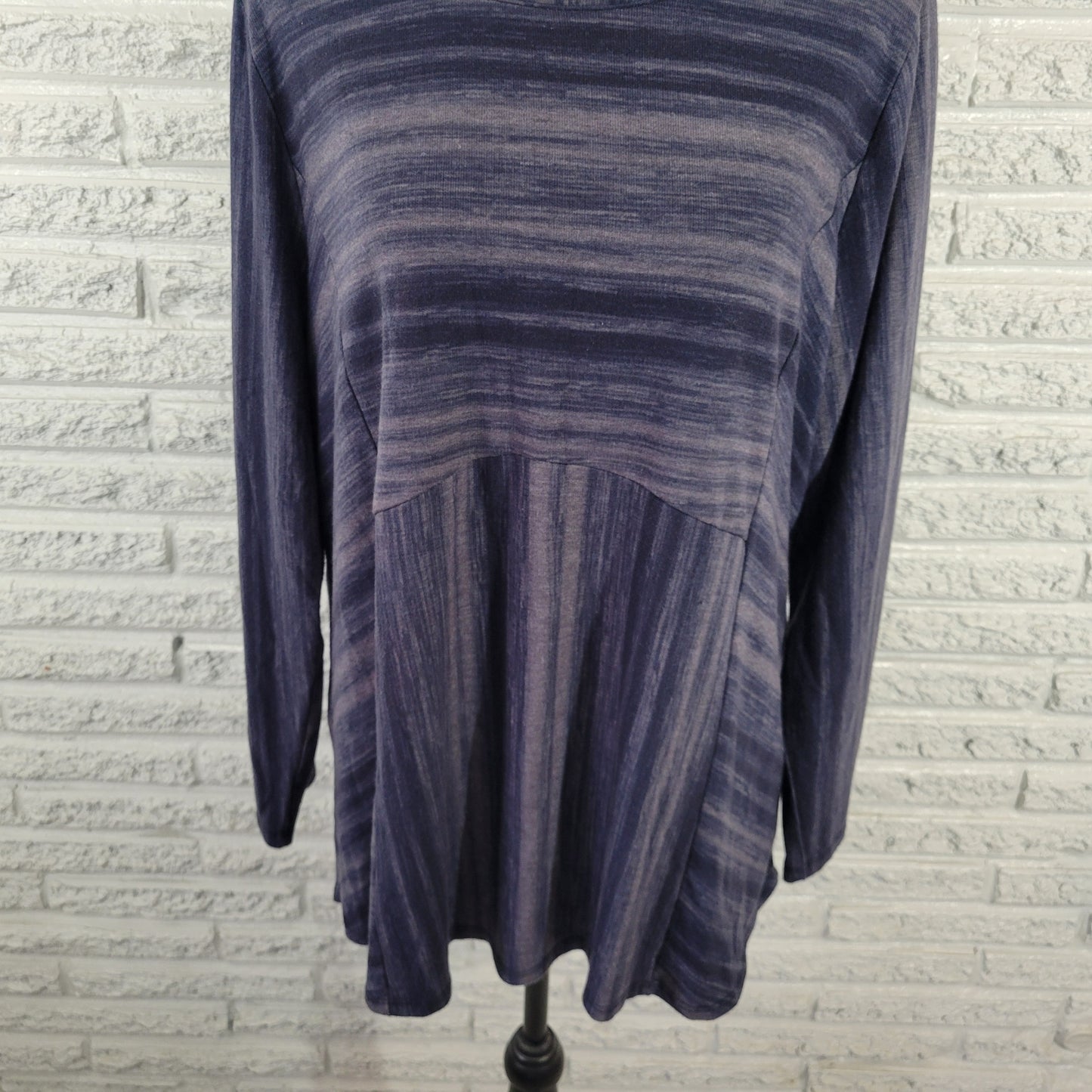 CJ Banks Women's 1X Top Blue Gray Striped Knit Long Sleeve Crew Neck STR144E