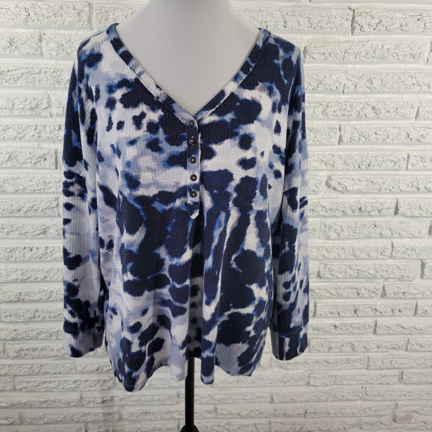 Westbound XL Women's Top Blue Watercolor Waffle Knit V-Neck 1/4 Button WAT2E