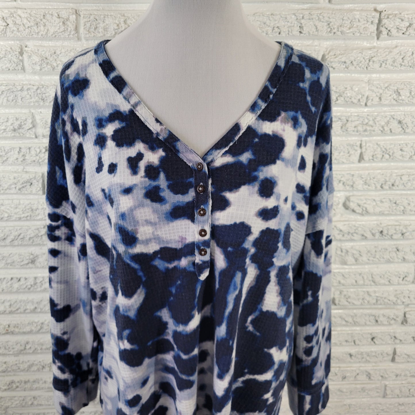 Westbound XL Women's Top Blue Watercolor Waffle Knit V-Neck 1/4 Button WAT2E