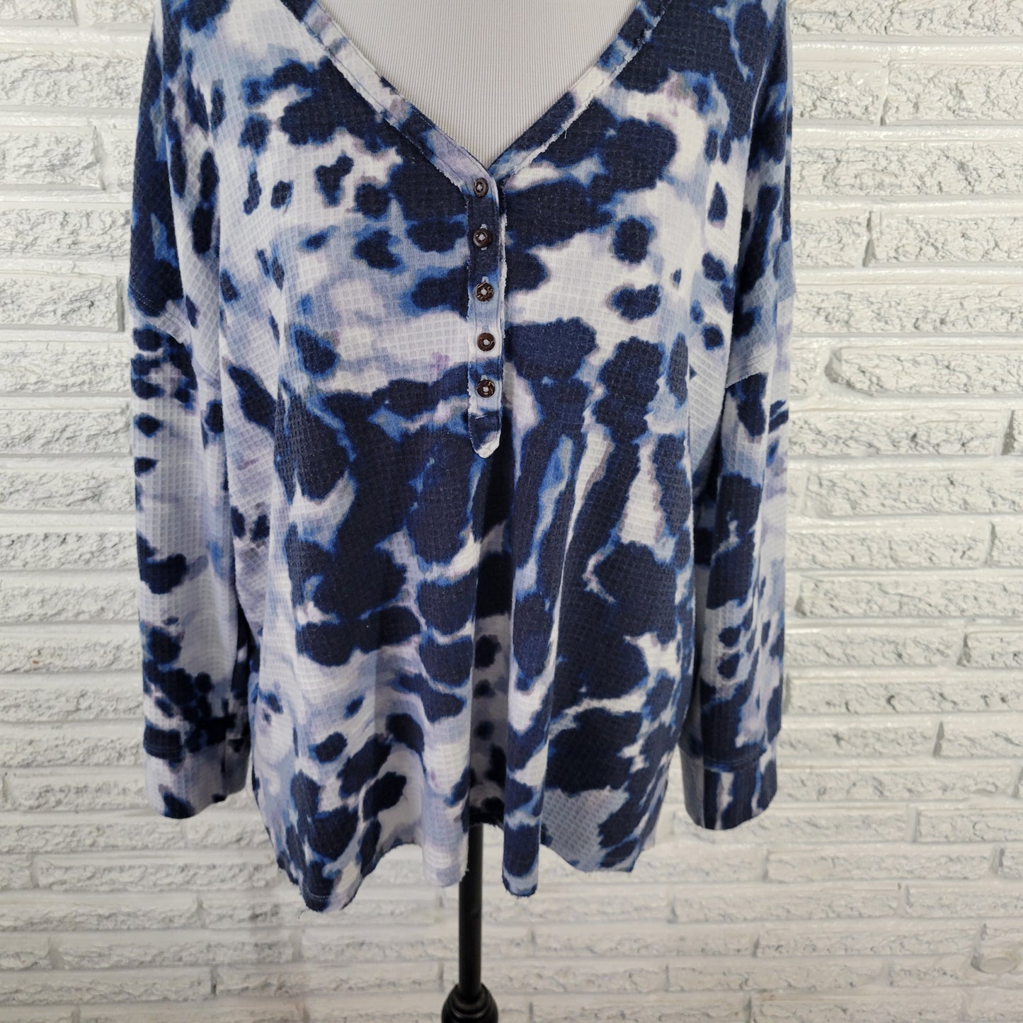 Westbound XL Women's Top Blue Watercolor Waffle Knit V-Neck 1/4 Button WAT2E