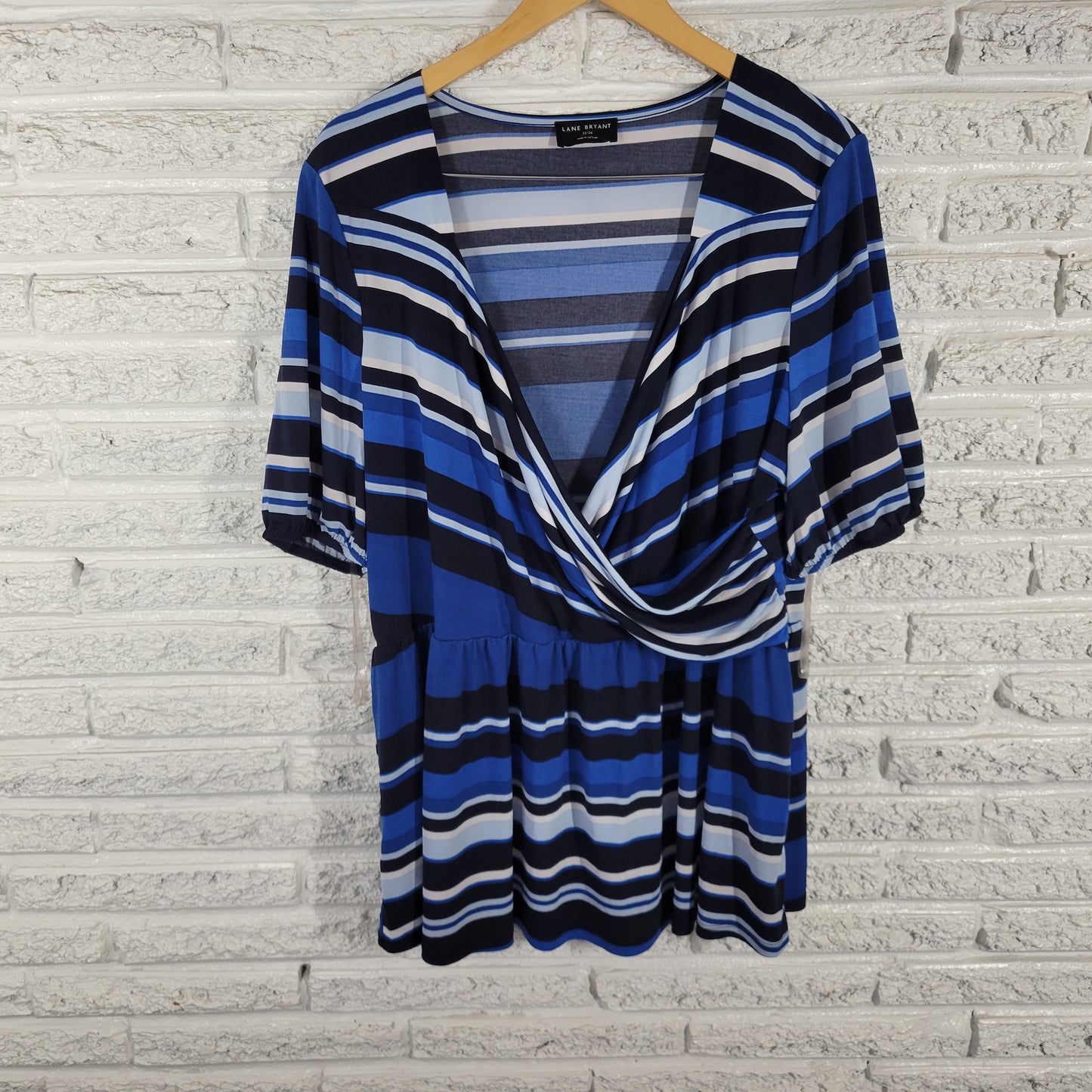 Lane Bryant Women’s Plus Size 22/24 Top Blue White Stripe V-Neck STR211XE