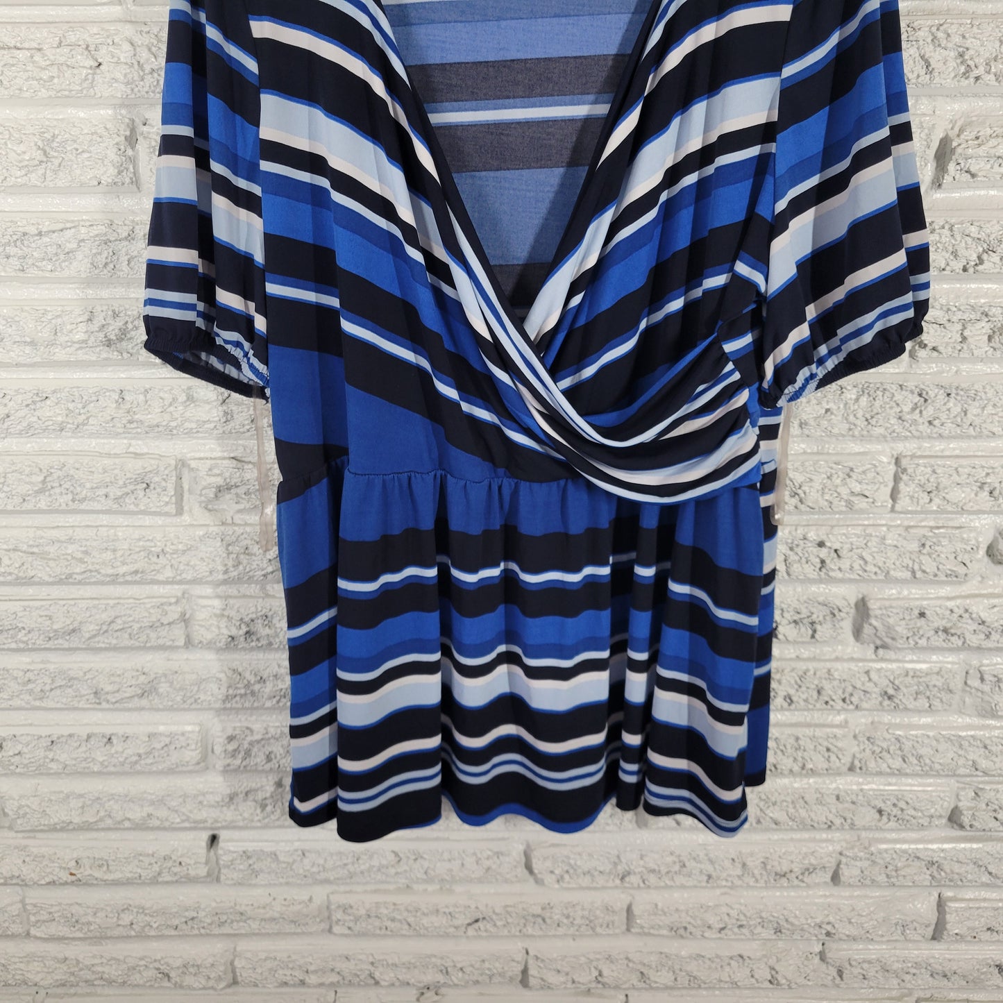 Lane Bryant Women’s Plus Size 22/24 Top Blue White Stripe V-Neck STR211XE