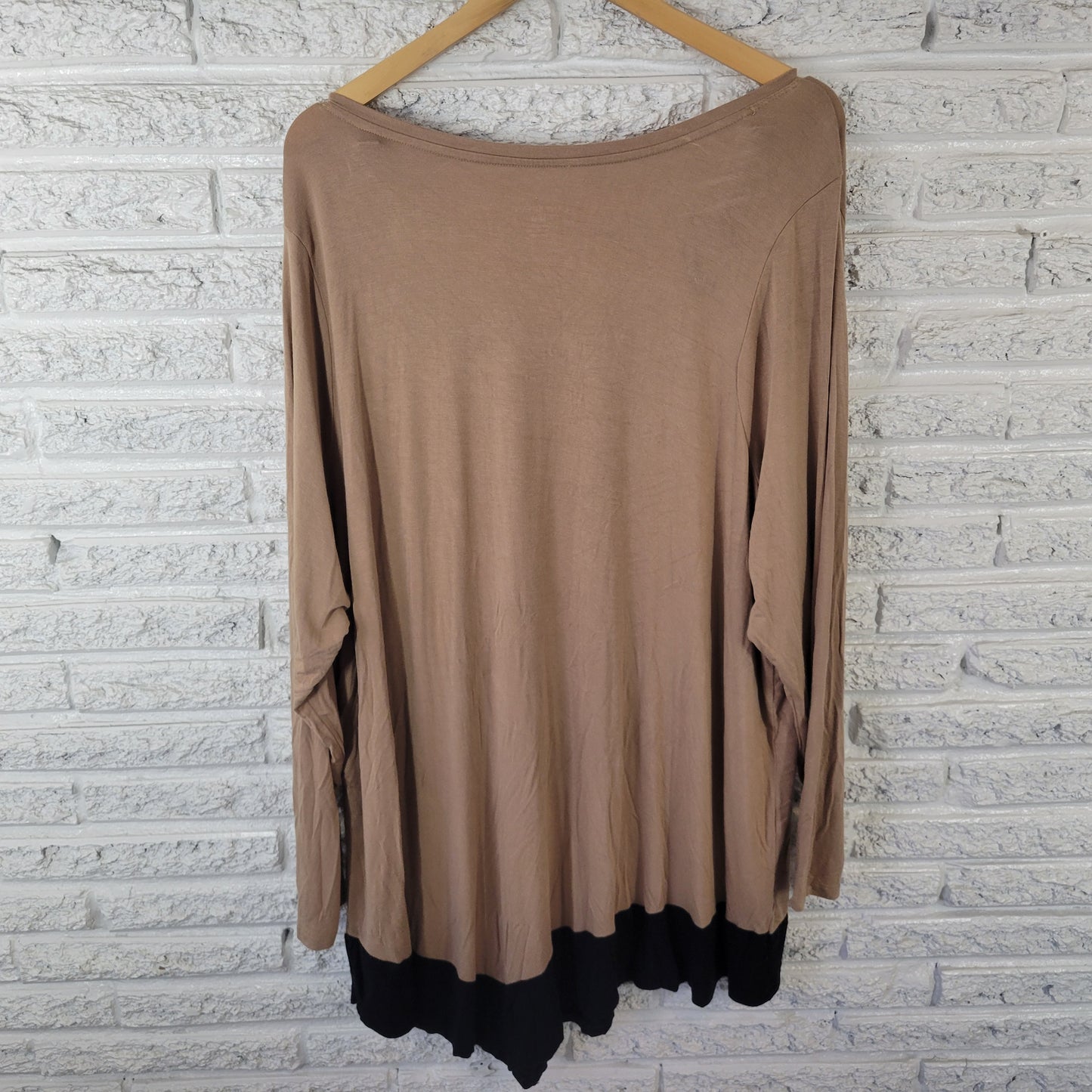 Lane Bryant Tunic 26/28 Tan Soft Knit Long Sleeve V-Neck Plus Size BRO29E