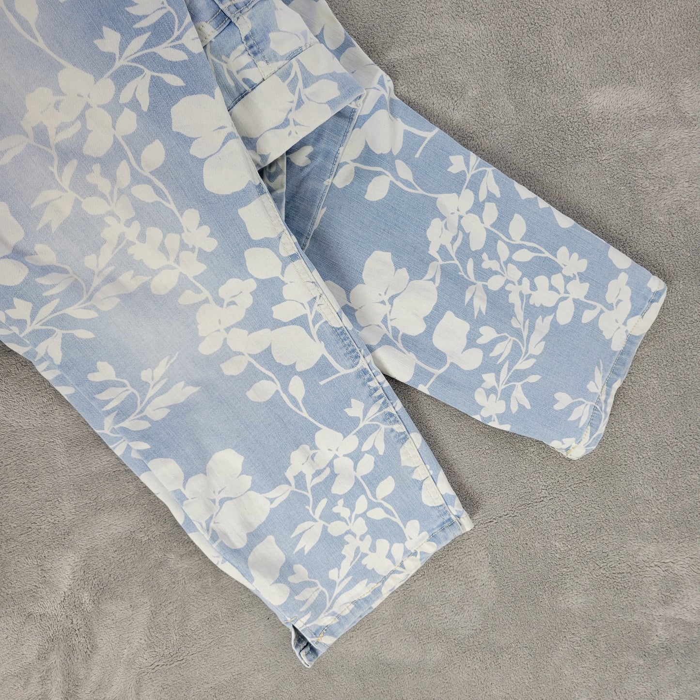 Westbound 18 Capri Jeans Blue White Floral High Rise Elastic Waist FLO82E