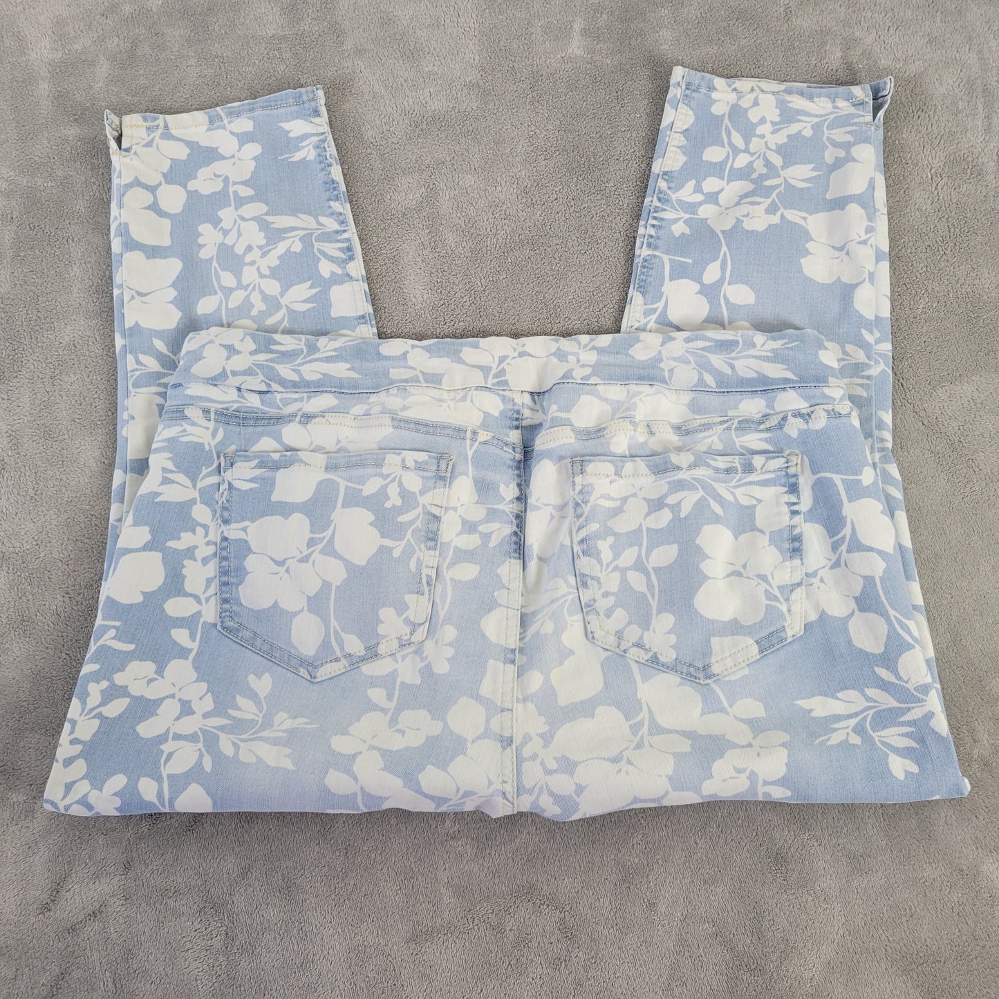 Westbound 18 Capri Jeans Blue White Floral High Rise Elastic Waist FLO82E