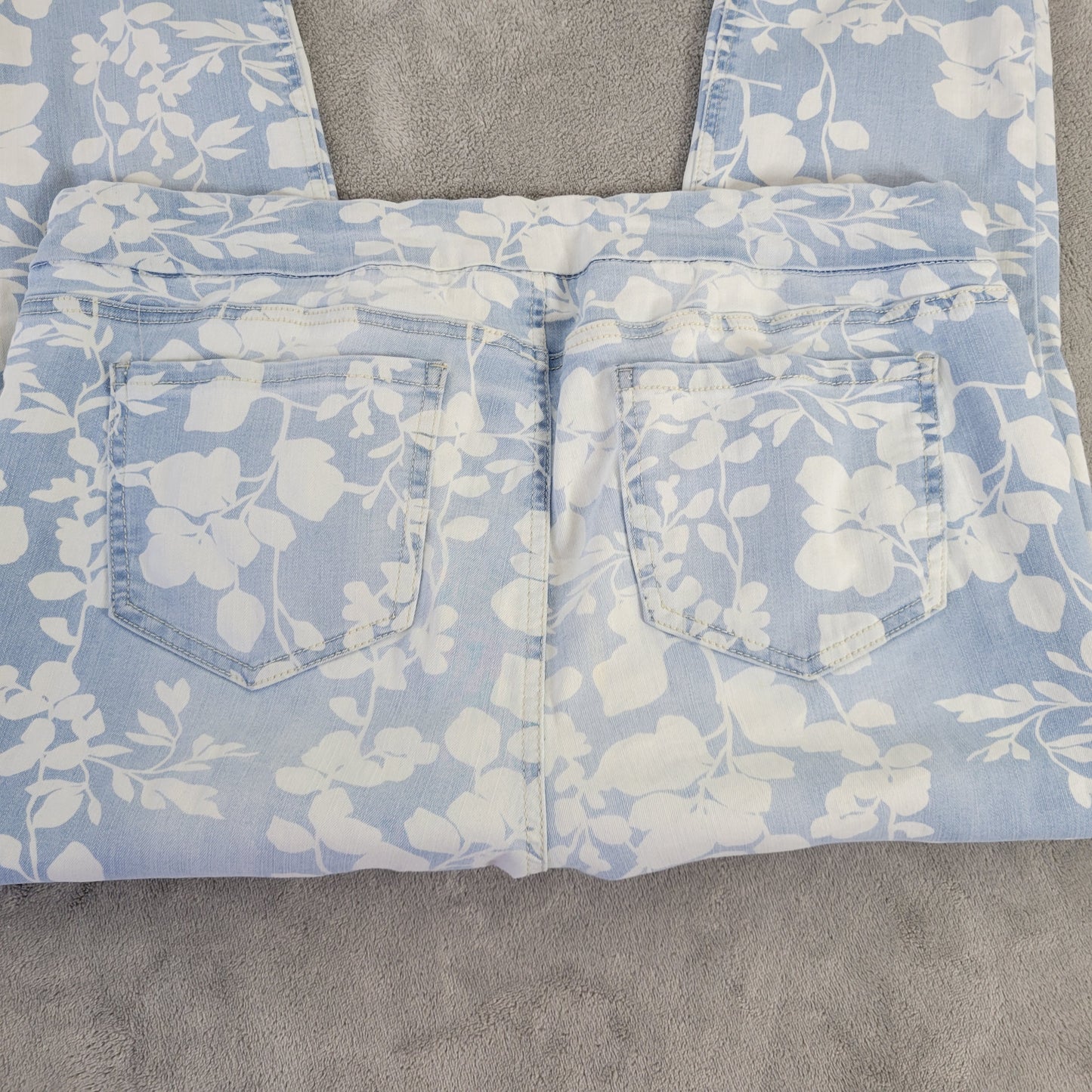 Westbound 18 Capri Jeans Blue White Floral High Rise Elastic Waist FLO82E