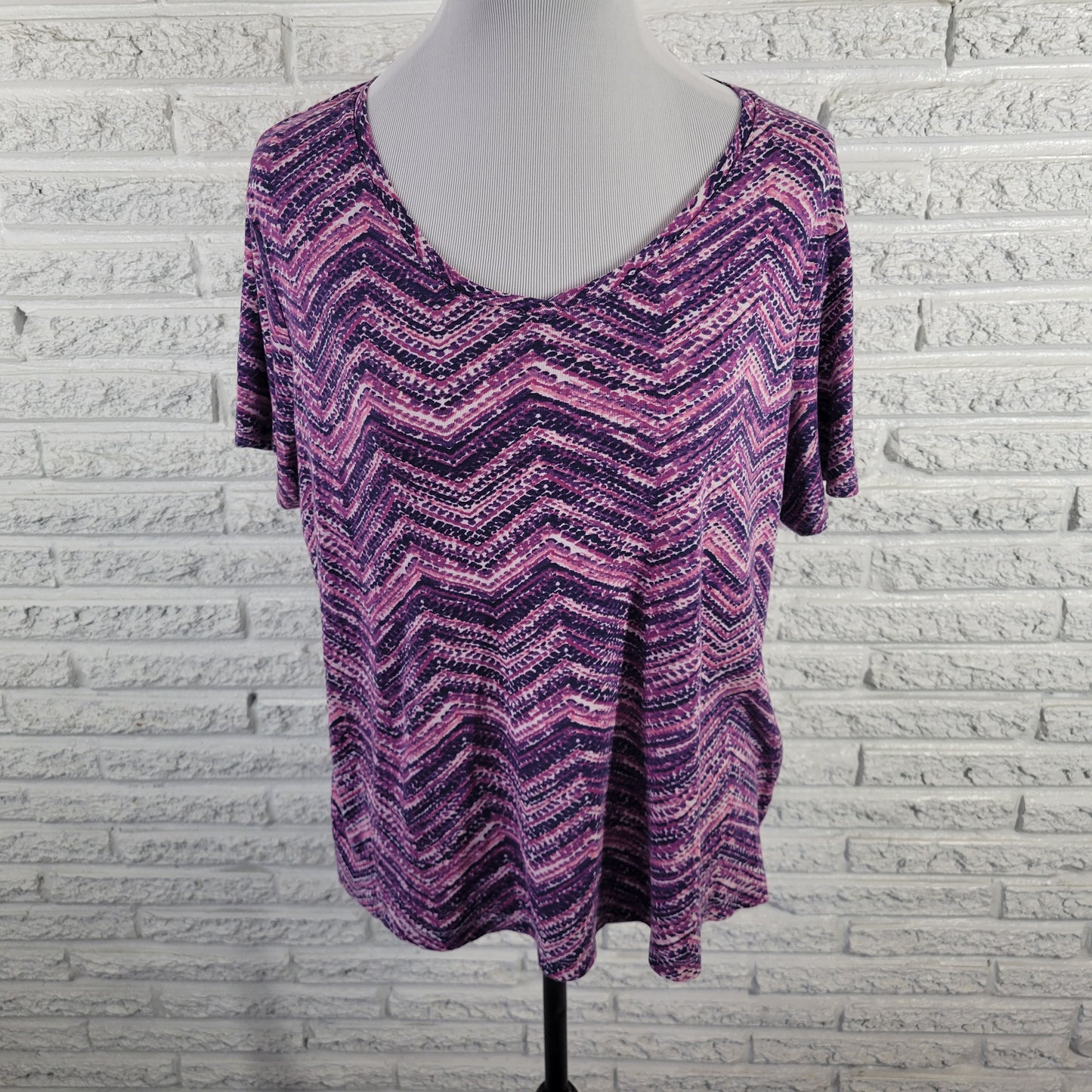 Croft & Barrow Women 1X Tee Purple Geometric 100% Cotton V-Neck GEO160E