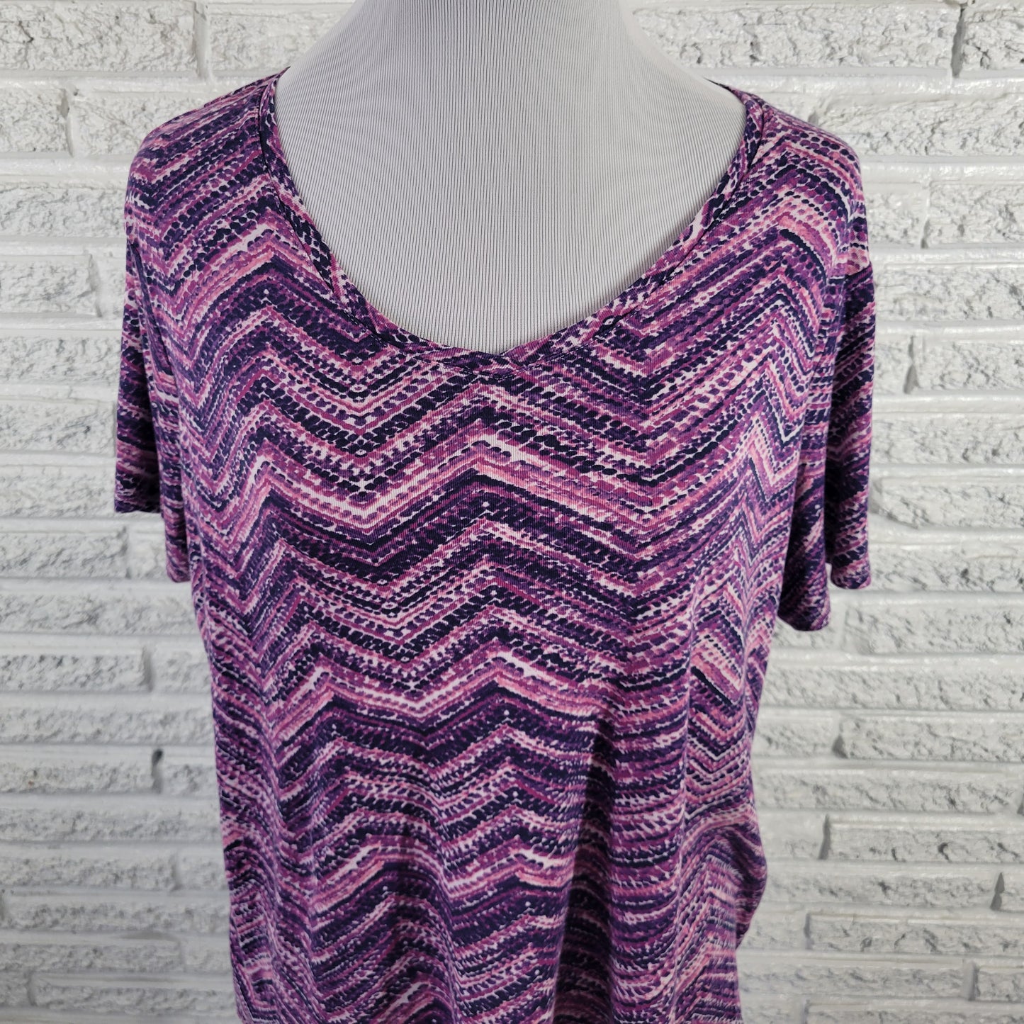 Croft & Barrow Women 1X Tee Purple Geometric 100% Cotton V-Neck GEO160E