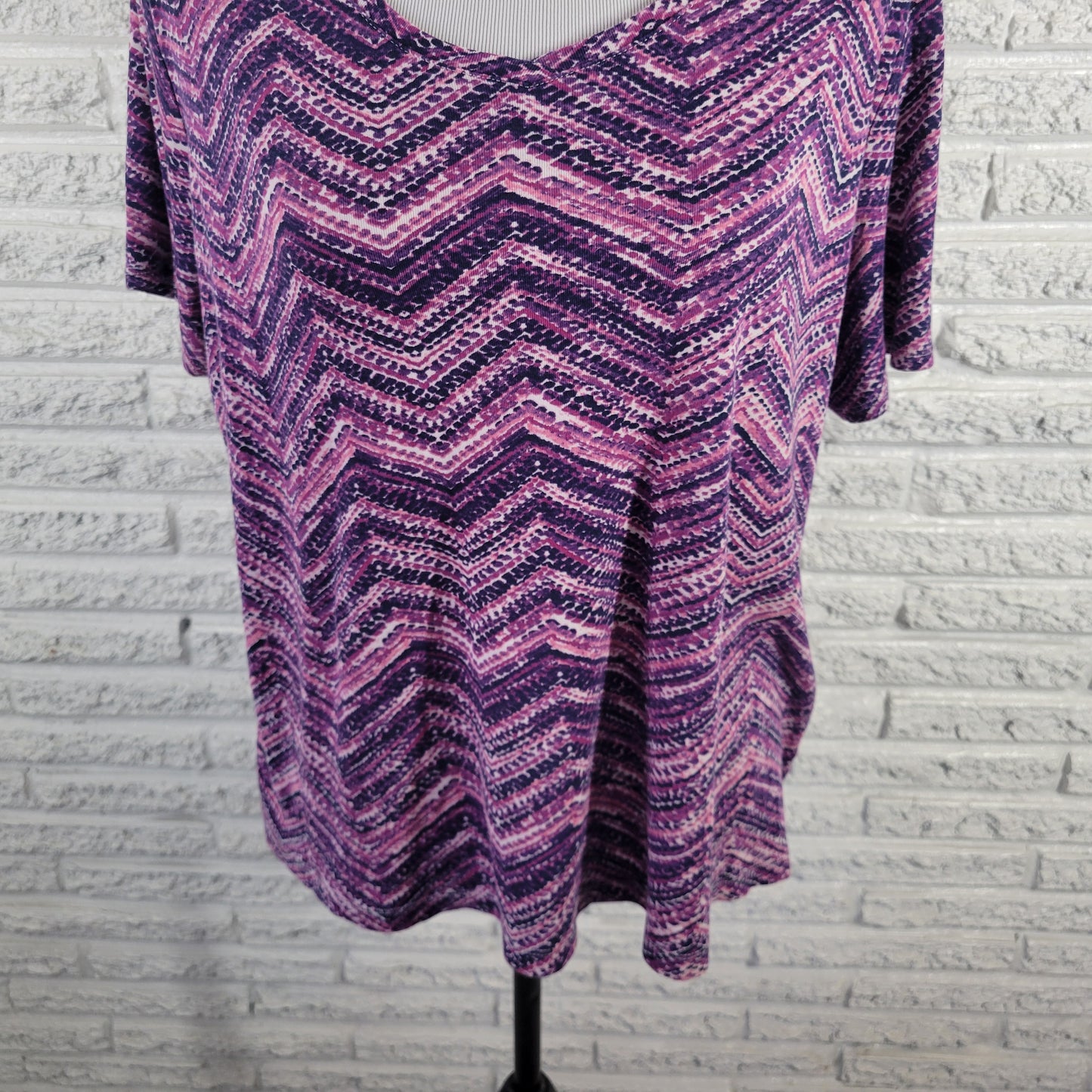 Croft & Barrow Women 1X Tee Purple Geometric 100% Cotton V-Neck GEO160E