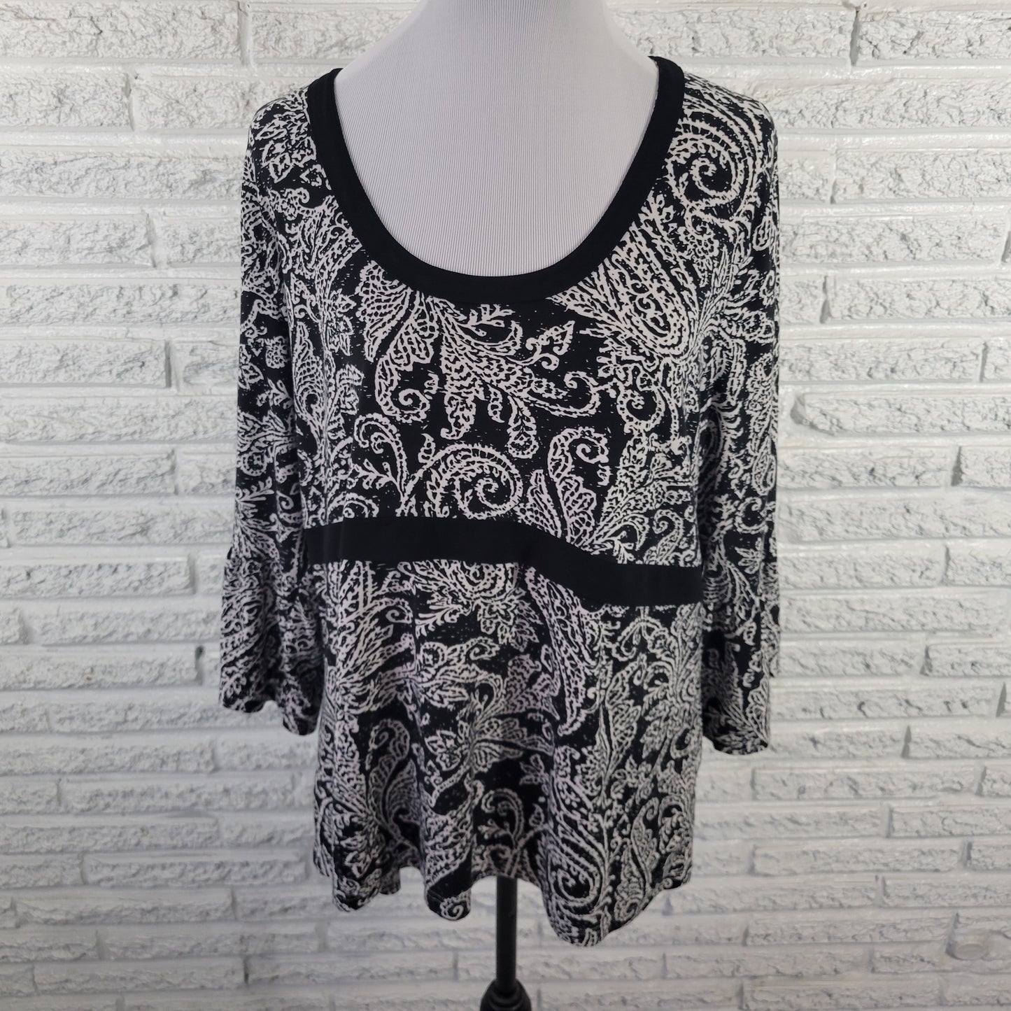 Rafaella Women 2X Top Black White Paisley Bell Sleeve 3/4 Sleeve PAI51E