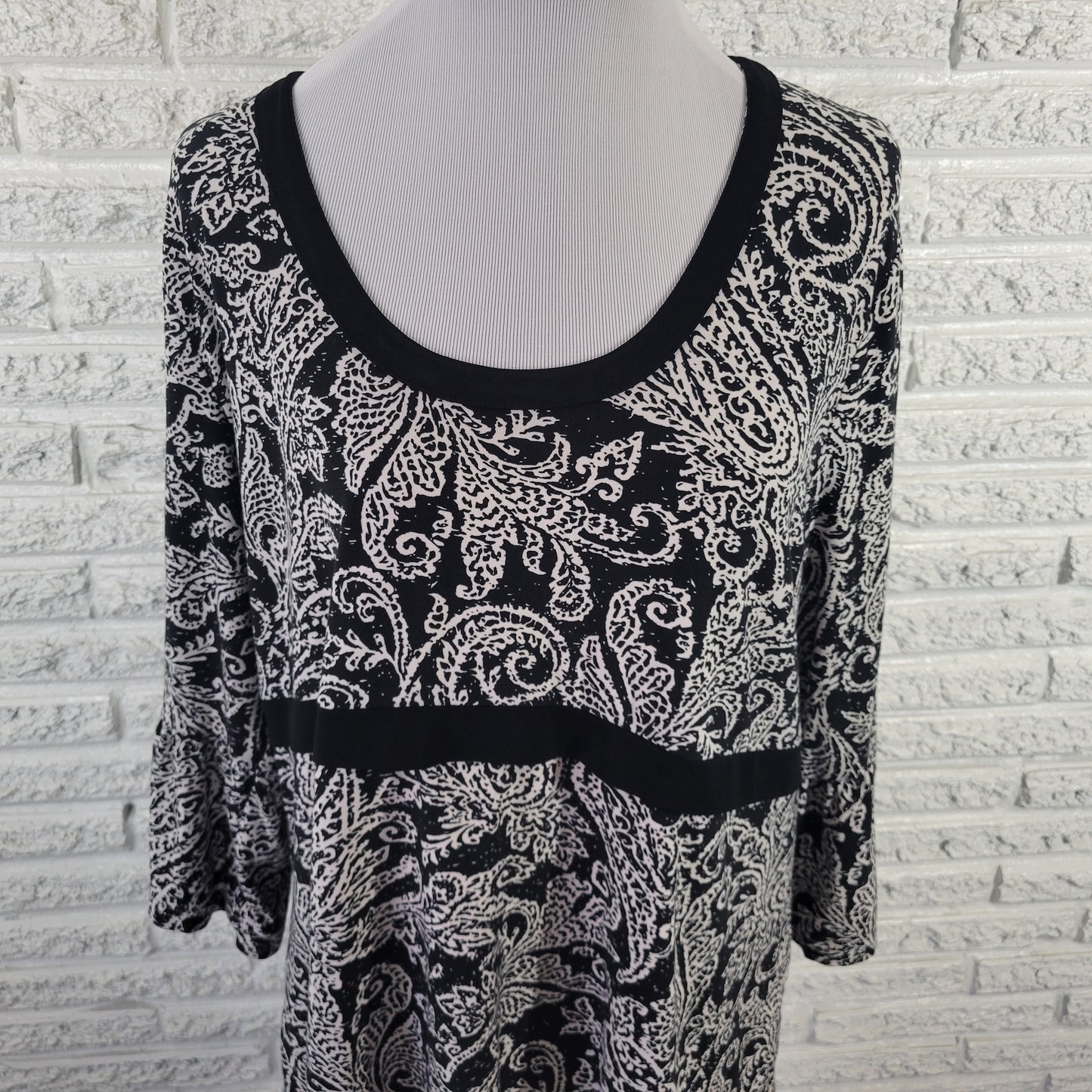 Rafaella Women 2X Top Black White Paisley Bell Sleeve 3/4 Sleeve PAI51E