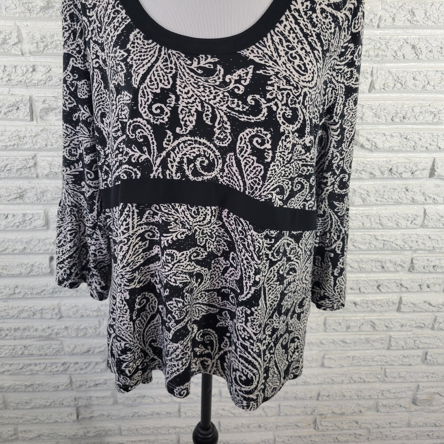 Rafaella Women 2X Top Black White Paisley Bell Sleeve 3/4 Sleeve PAI51E