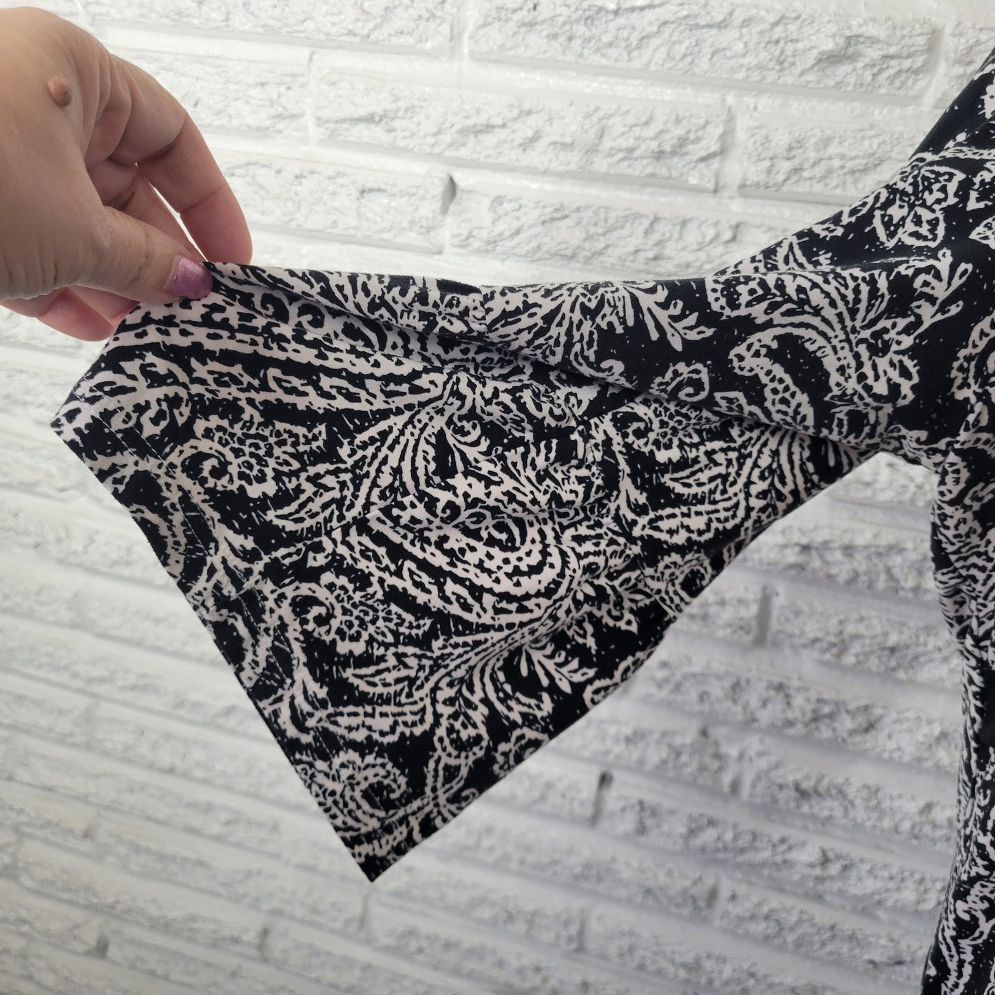 Rafaella Women 2X Top Black White Paisley Bell Sleeve 3/4 Sleeve PAI51E