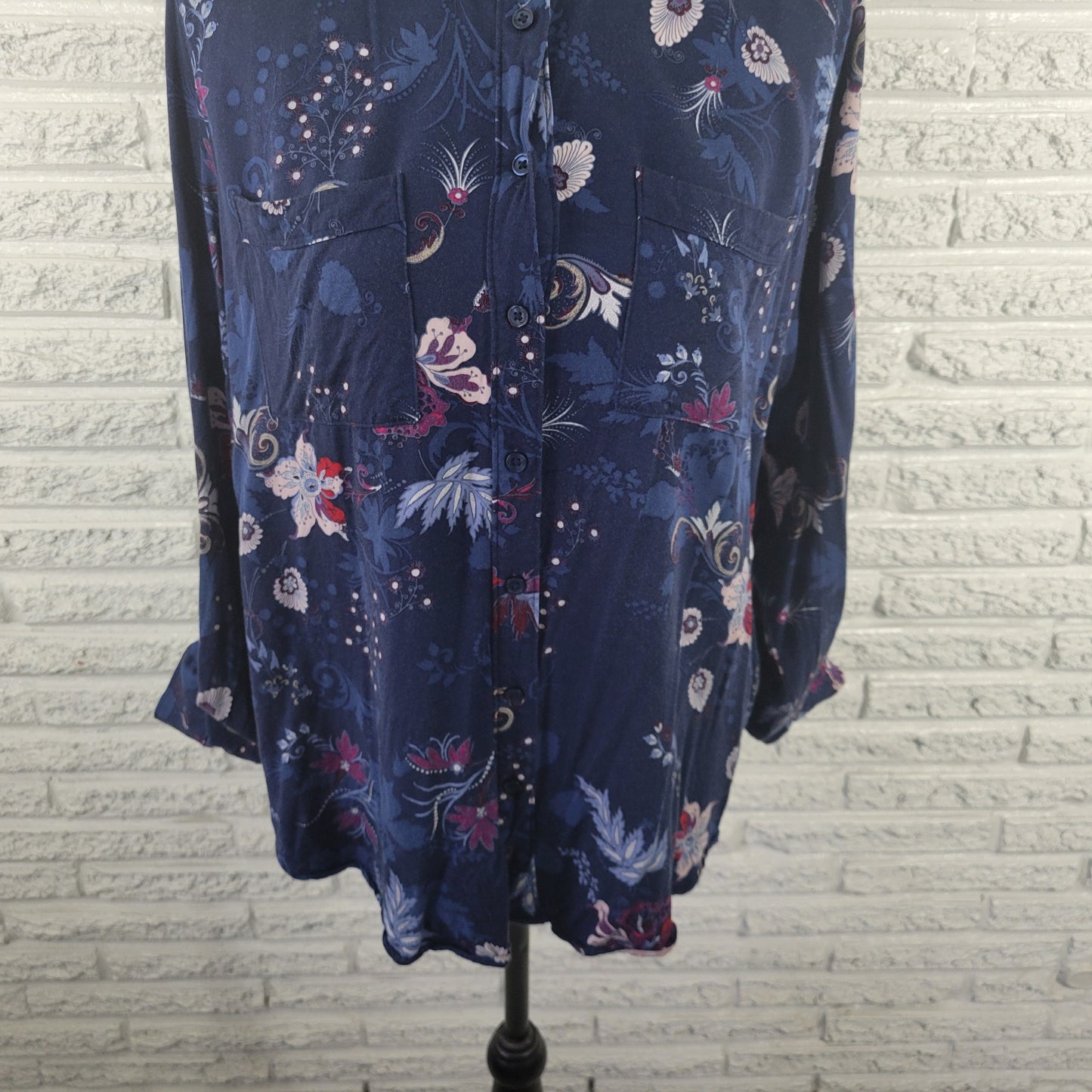 Liz Claiborne Women XL Top Blue Floral Rayon Roll Tab Long Sleeve FLO24E
