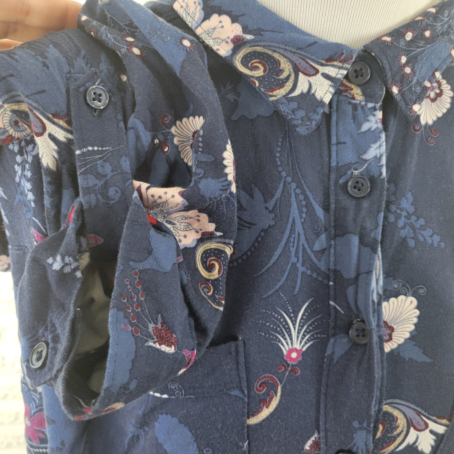 Liz Claiborne Women XL Top Blue Floral Rayon Roll Tab Long Sleeve FLO24E