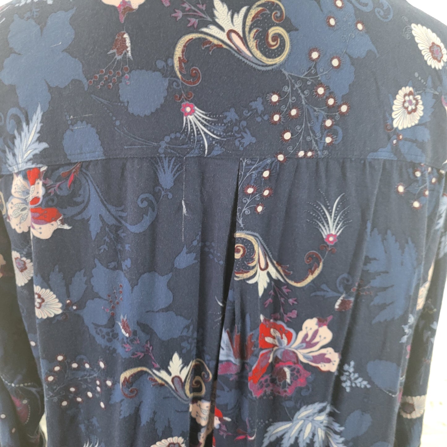 Liz Claiborne Women XL Top Blue Floral Rayon Roll Tab Long Sleeve FLO24E