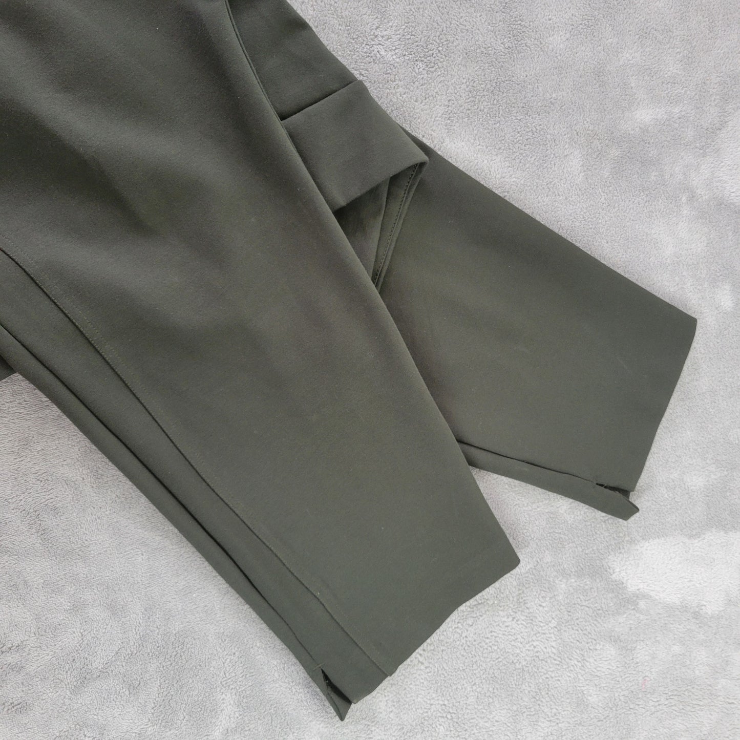 Express Womens XXL Green Cropped Pants Elastic Waist Pull On Ankle GRE44E