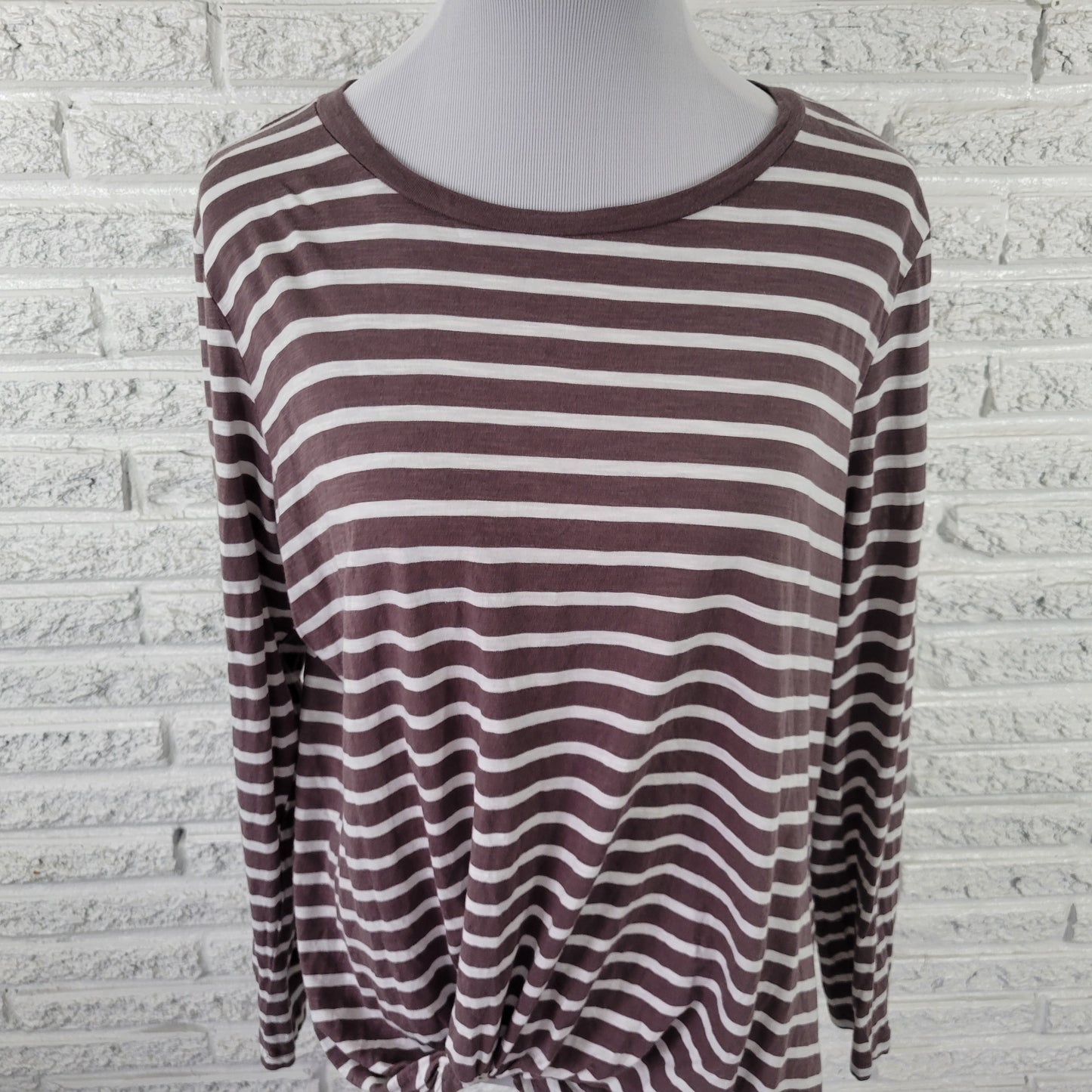 Maurices 24/7 XL Brown White Striped Tee Womens Long Sleeve Knot Hem STR72E