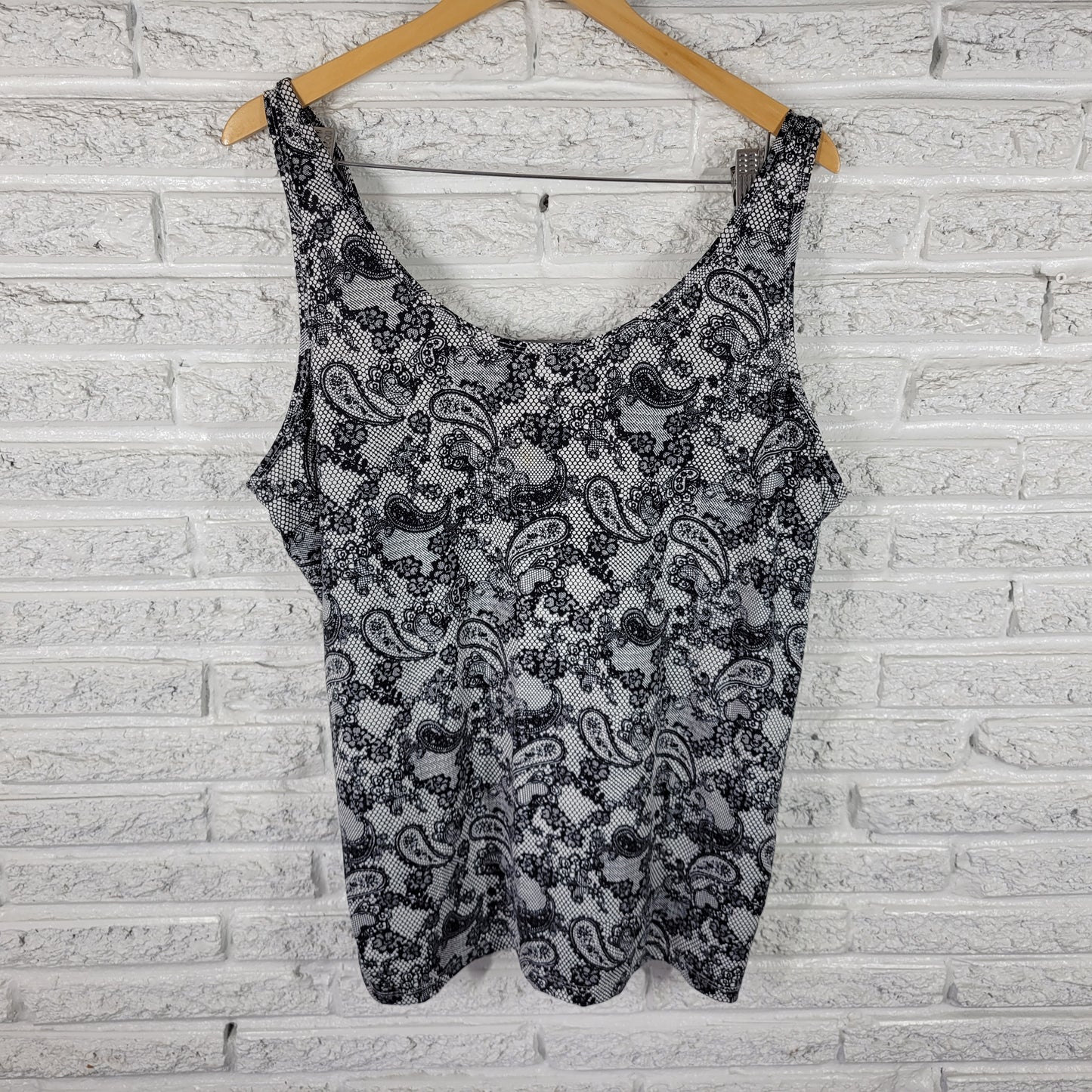 Maggie Barnes Women's Plus Camisole 1X Black Paisley Tank Top Straps PAI52E