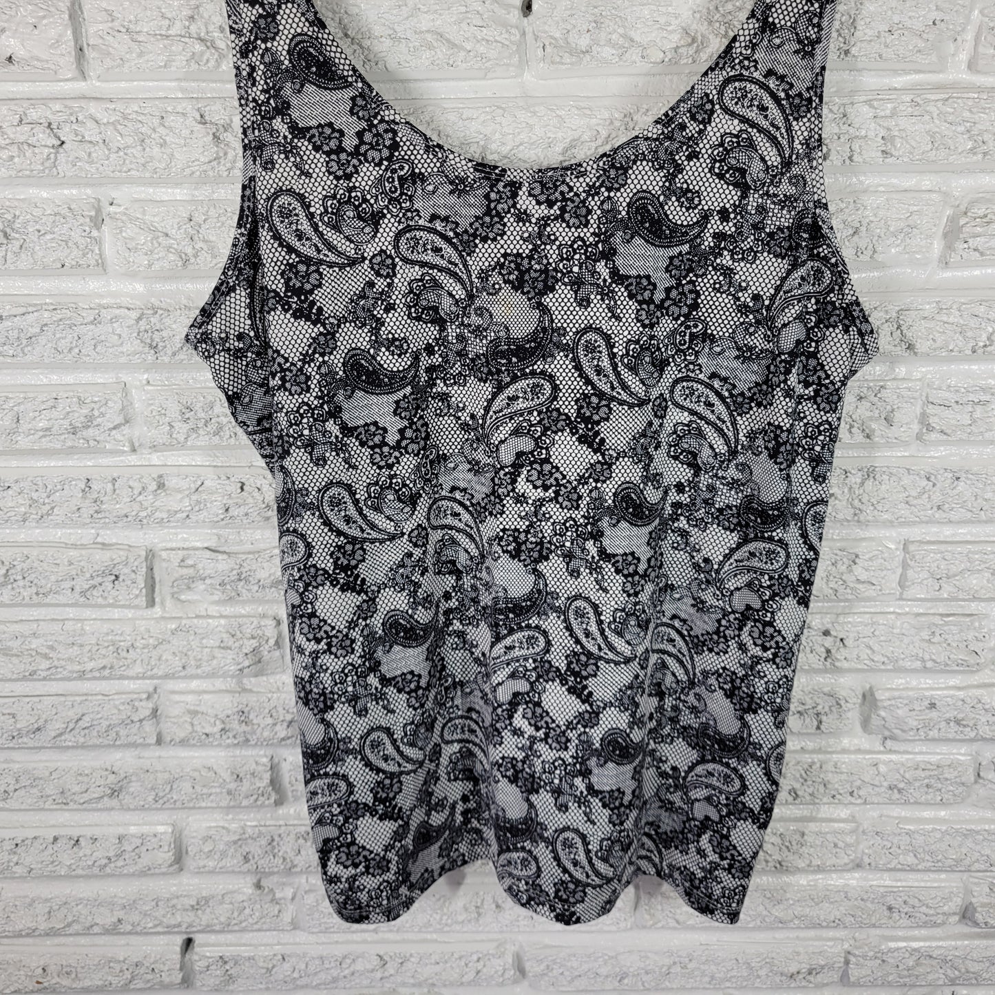 Maggie Barnes Women's Plus Camisole 1X Black Paisley Tank Top Straps PAI52E