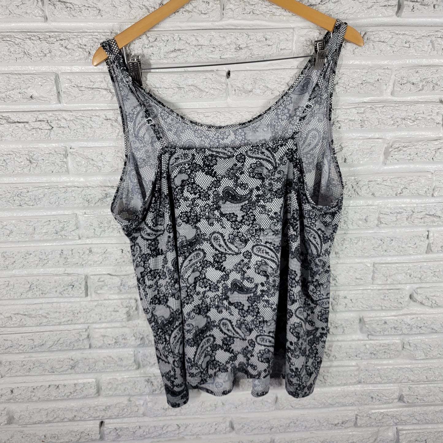 Maggie Barnes Women's Plus Camisole 1X Black Paisley Tank Top Straps PAI52E