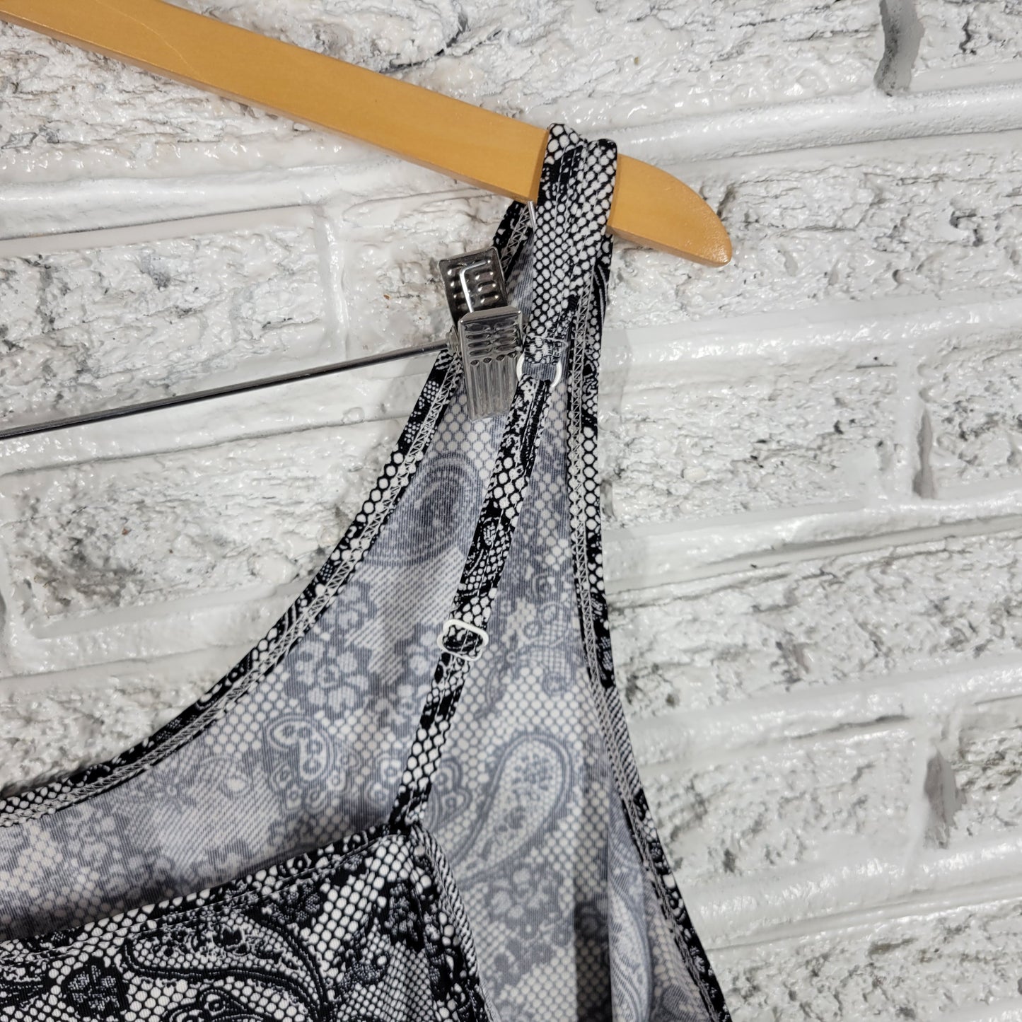 Maggie Barnes Women's Plus Camisole 1X Black Paisley Tank Top Straps PAI52E