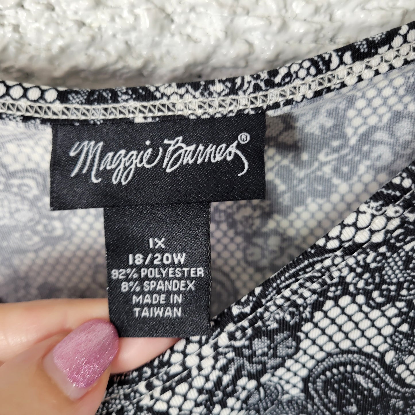 Maggie Barnes Women's Plus Camisole 1X Black Paisley Tank Top Straps PAI52E
