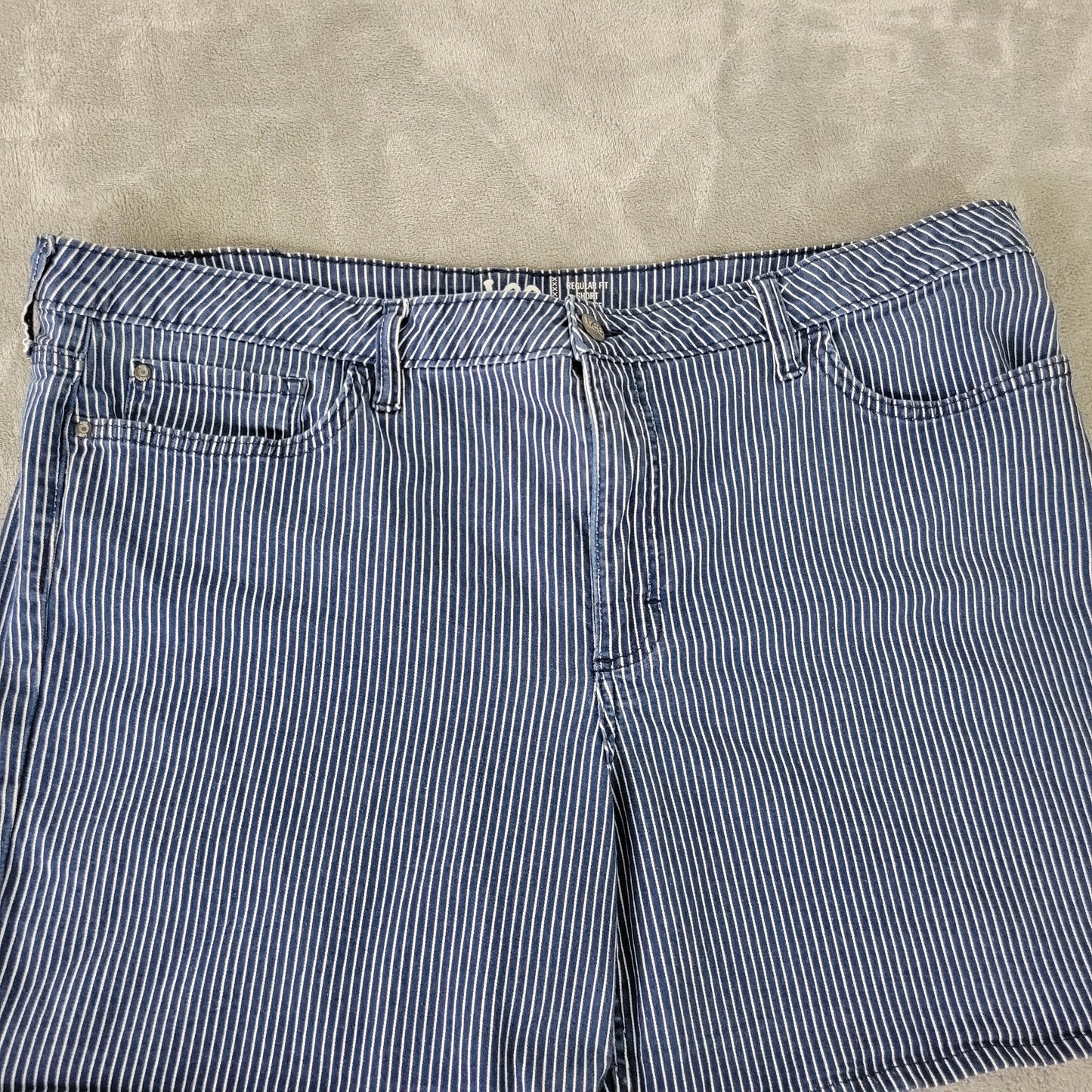 Lee Women's Striped Denim Shorts Size 22 Blue White Mid Rise Stretch STR64E